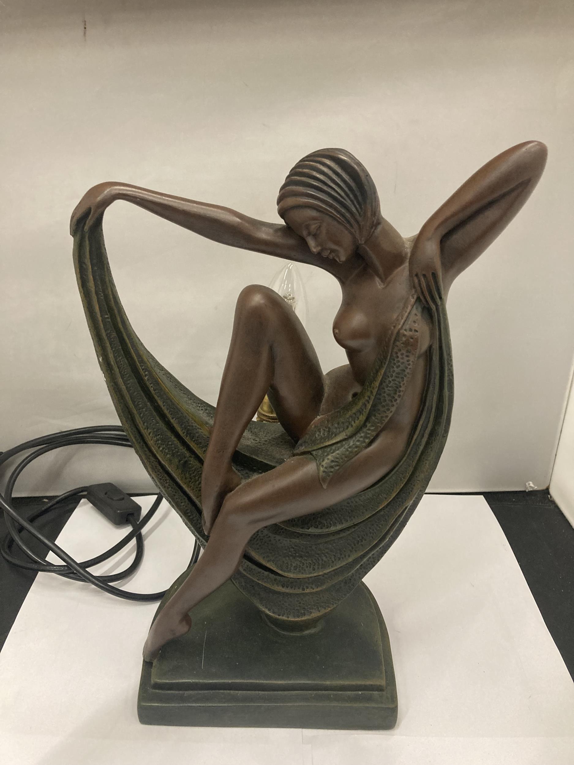 AN ART DECO STYLE RESIN NUDE LADY LAMP BASE HEIGHT 36CM