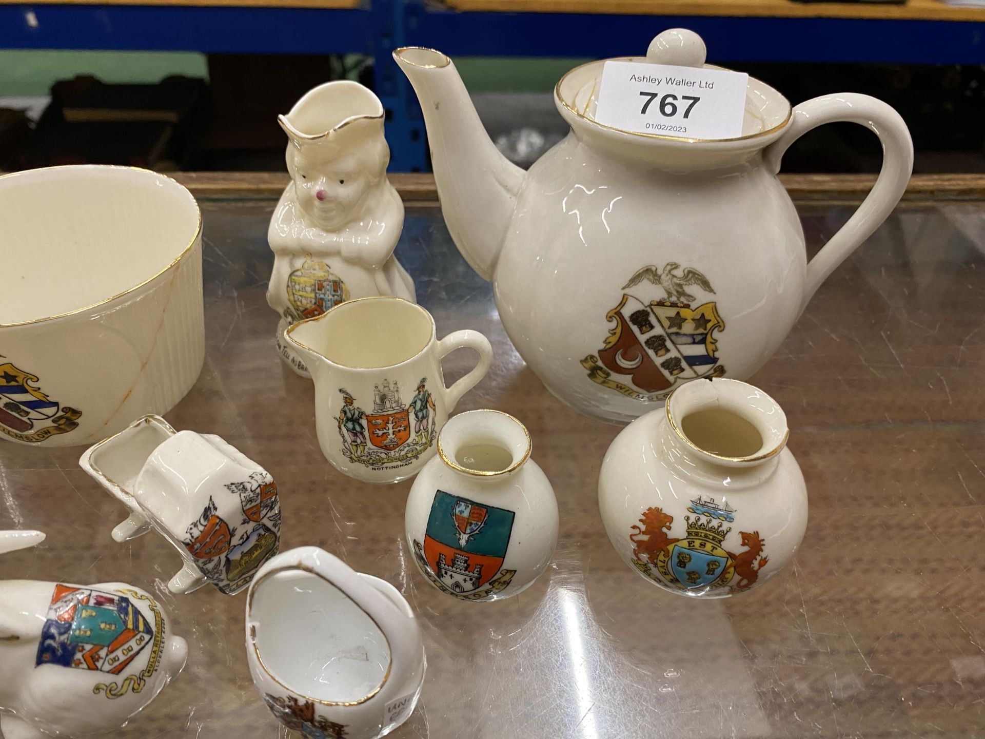 A MIXED LOT OF CRESTED WARE CHINA, SOME A/F - Image 3 of 3