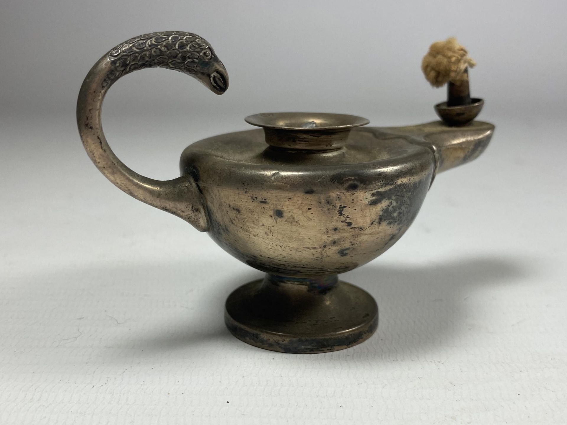 A CHESTER HALLMARKED SILVER MINIATURE GENIE'S LAMP, LENGTH 9CM - Image 2 of 3