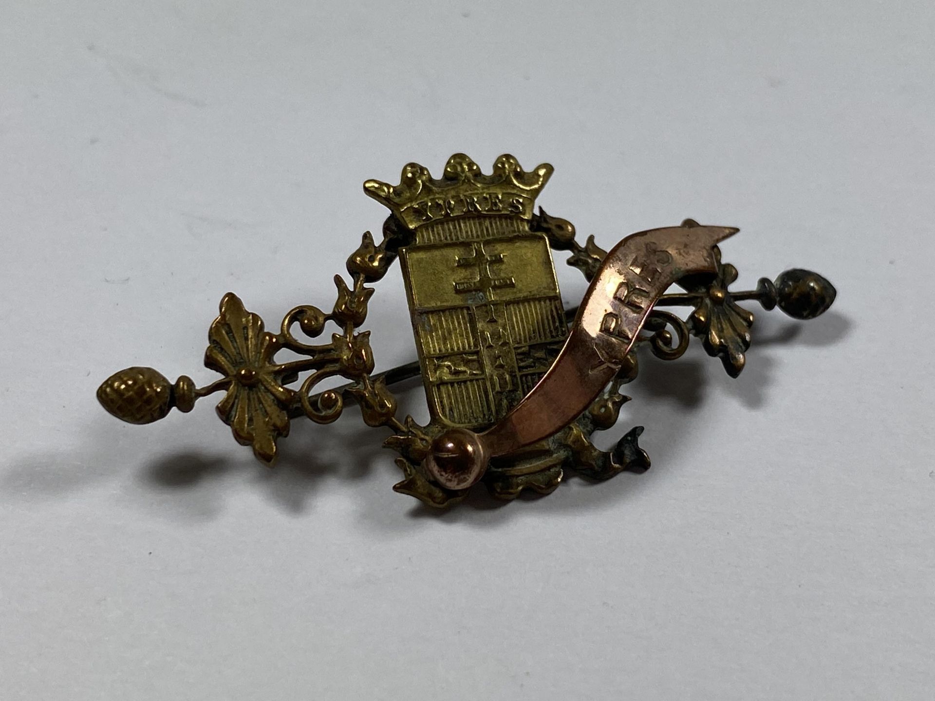 A VINTAGE 'YPRES' BROOCH