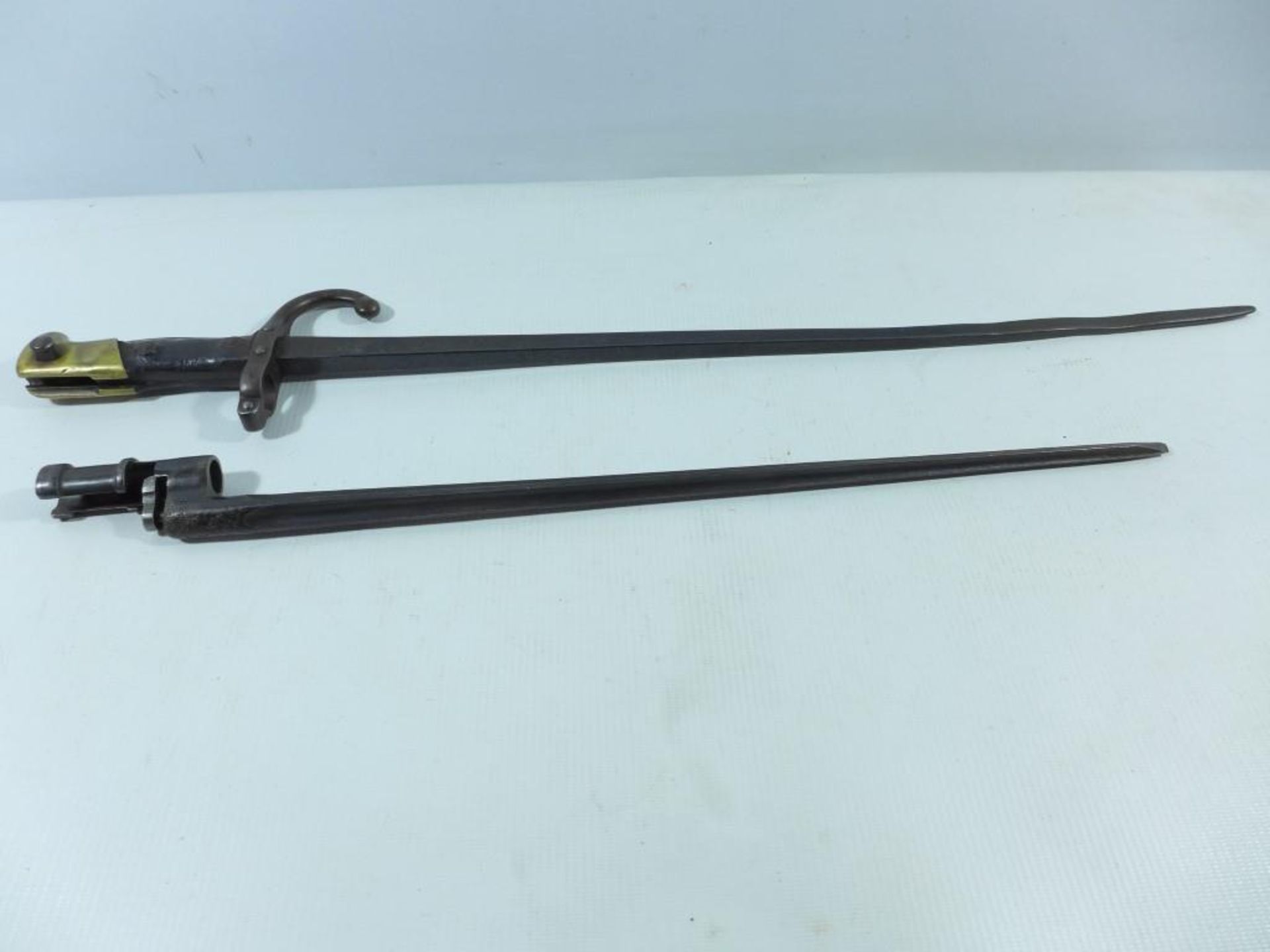 A FRENCH GRAS BAYONET DATED 1876, 51CM BLADE, AND A SOCKET BAYONET, LENGTH 50CM (2) - Image 2 of 4