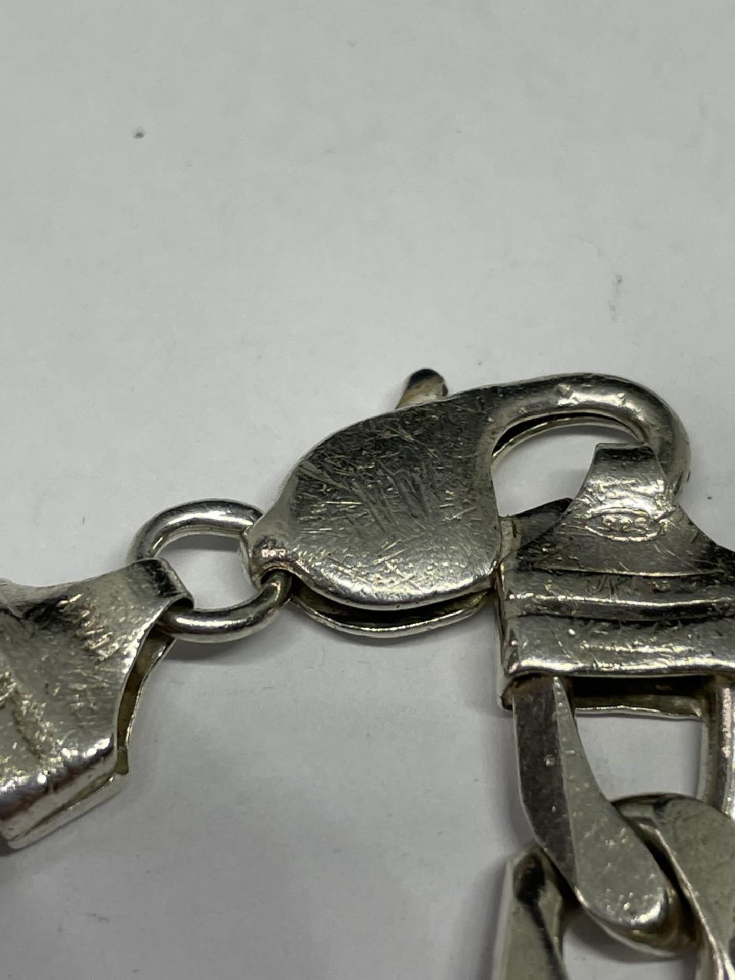 A MARKED SILVER HEAVY IDENTITY BRACELET - Image 2 of 2