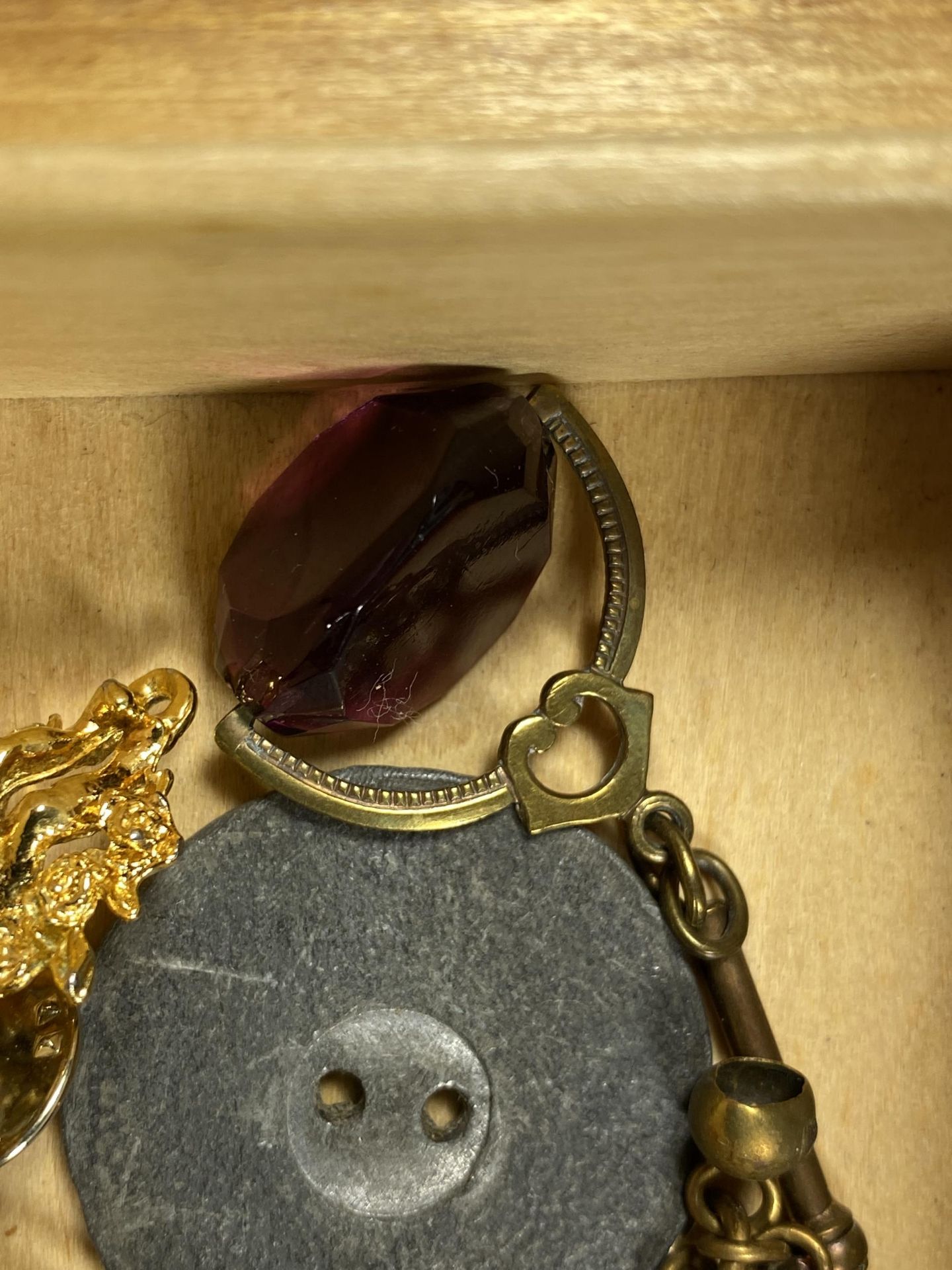 A BOX OF ASSORTED ITEMS TO INCLUDE THREE GOLD PLATED SWIVEL FOBS ETC - Image 3 of 4