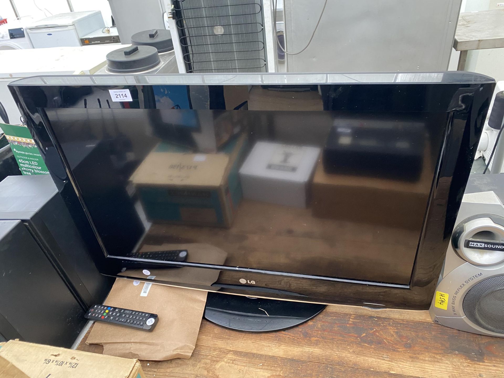 AN LG 32" TELEVISION WITH REMOTE CONTROL