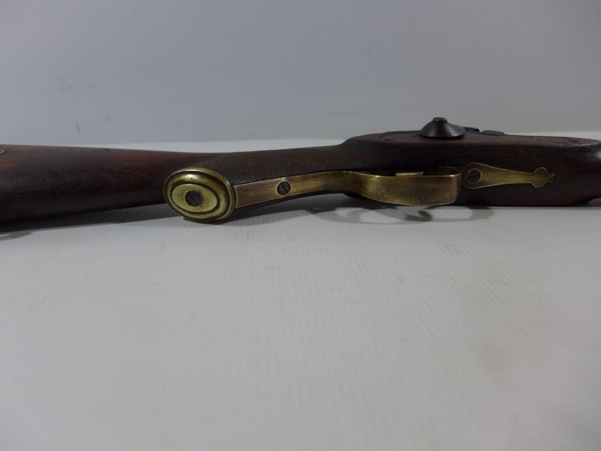 A MID 19TH CENTURY 16 BORE MUZZLE LOADING SINGLE BARREL PERCUSSION CAP SHOTGUN, 78CM BARREL - Image 8 of 8