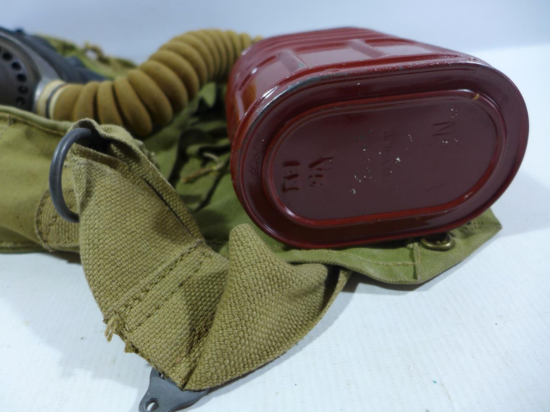 A WORLD WAR II MILITARY ISSUE GAS MASK AND BAG - Image 2 of 4