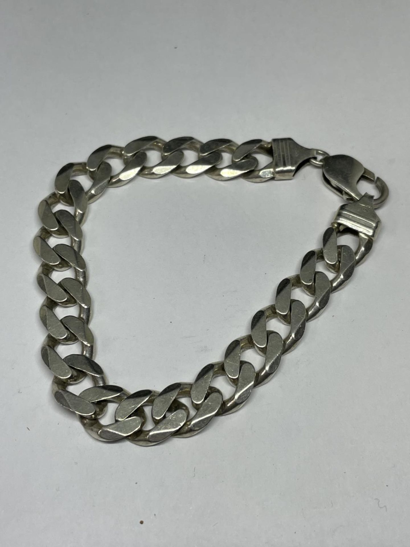 A MARKED SILVER HEAVY FLAT LINK BRACELET