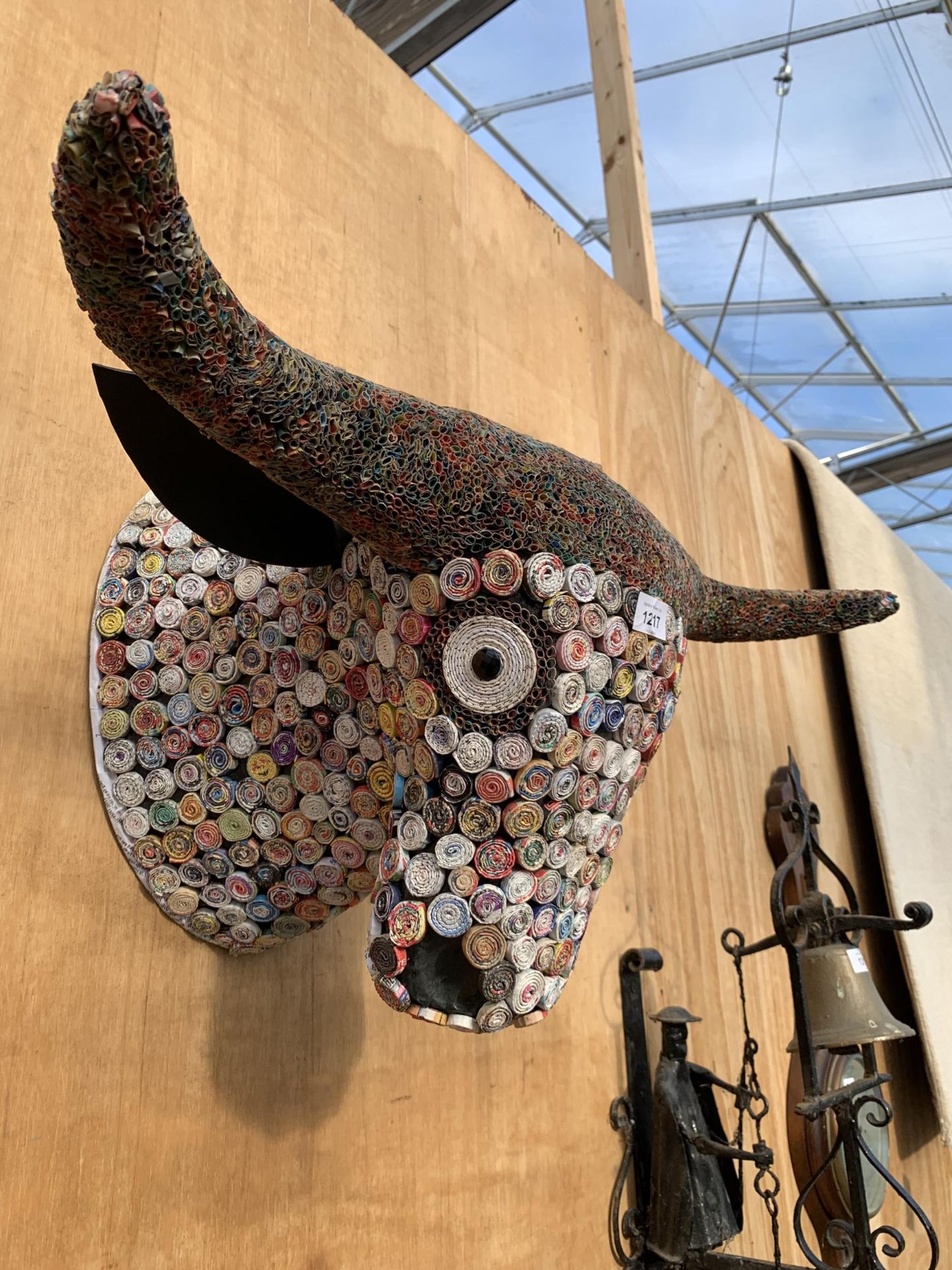 A WALL MOUNTED BULLS HEAD CONSTRUCTED FROM PAPER STRAWS - Image 2 of 4