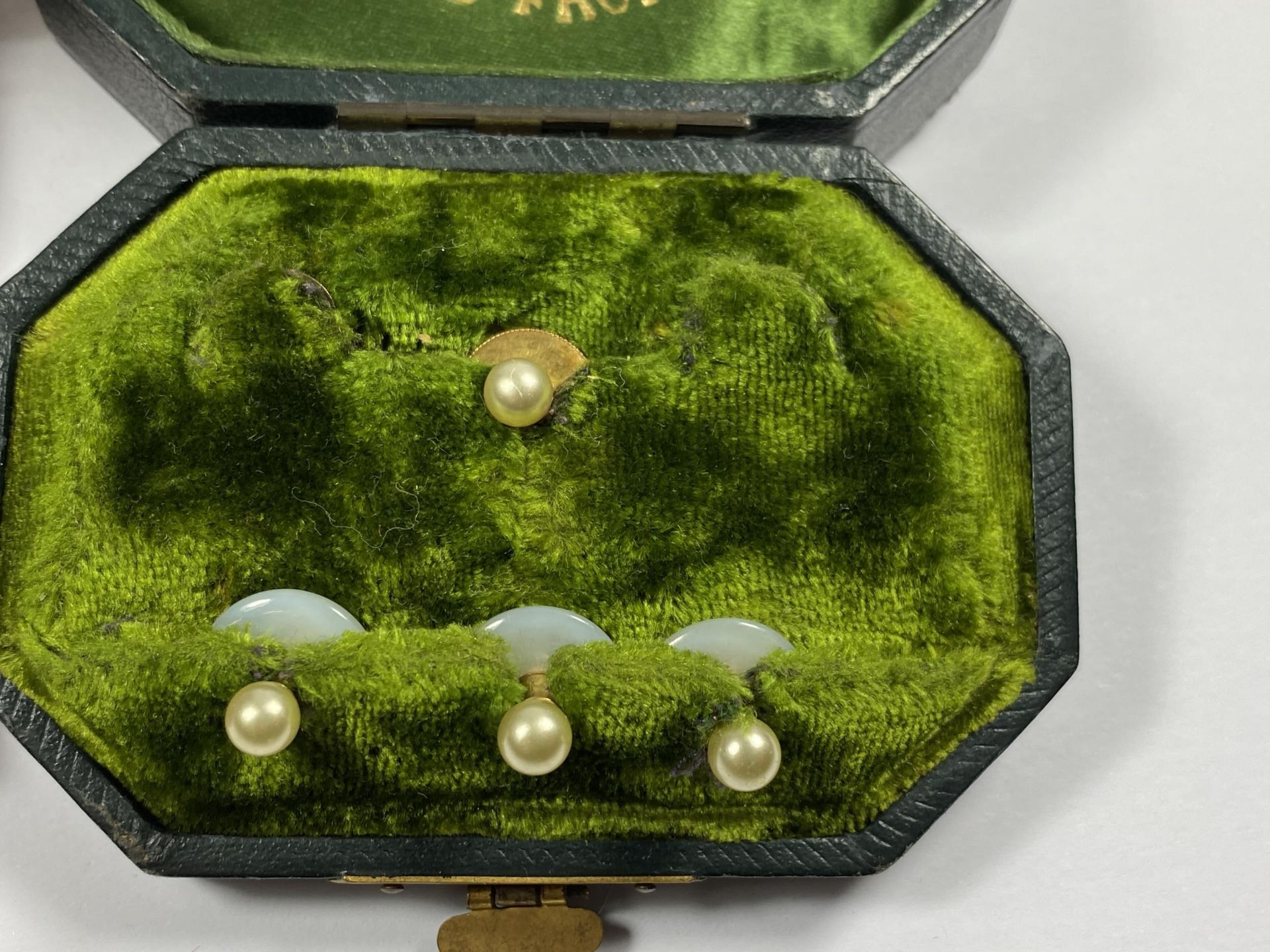 TWO ITEMS - BOXED YELLOW METAL NECKLACE AND PEARL AND GOLD FRONTED STUDS - Image 3 of 4