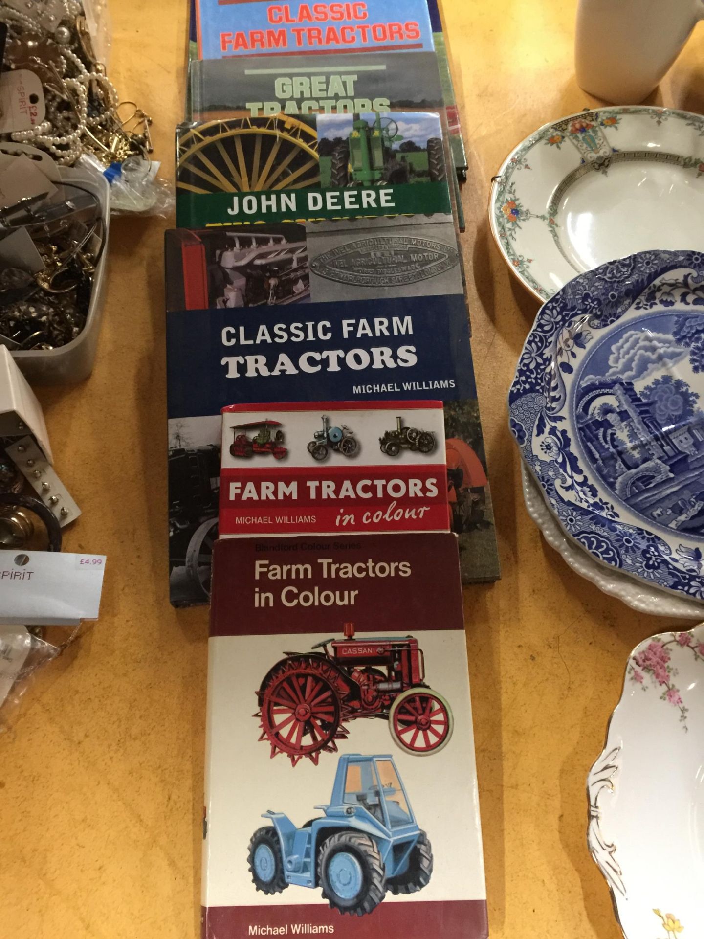 A QUANTITY OF TRACTOR BOOKS IN HARDBACK - Image 3 of 3