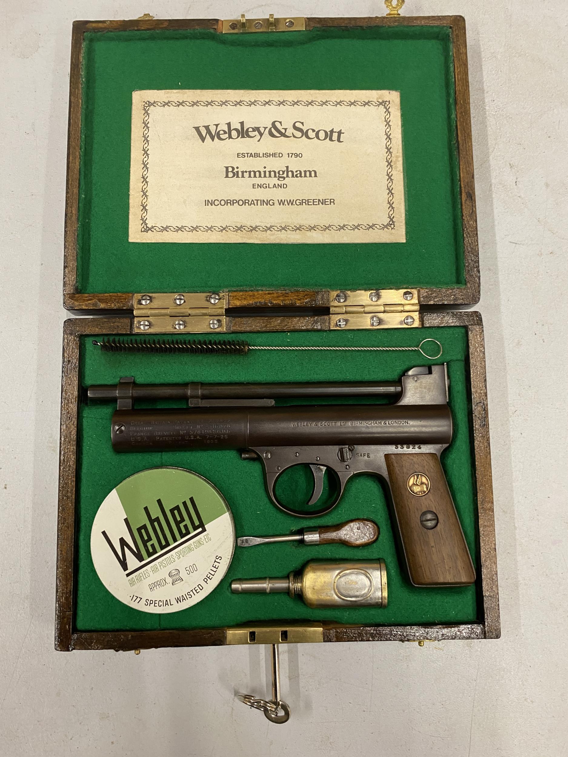 A GOOD QUALITY CASED WEBLEY AND SCOTT LTD .177 CALIBRE MARK I AIR PISTOL, SERIAL NUMBER 33824,