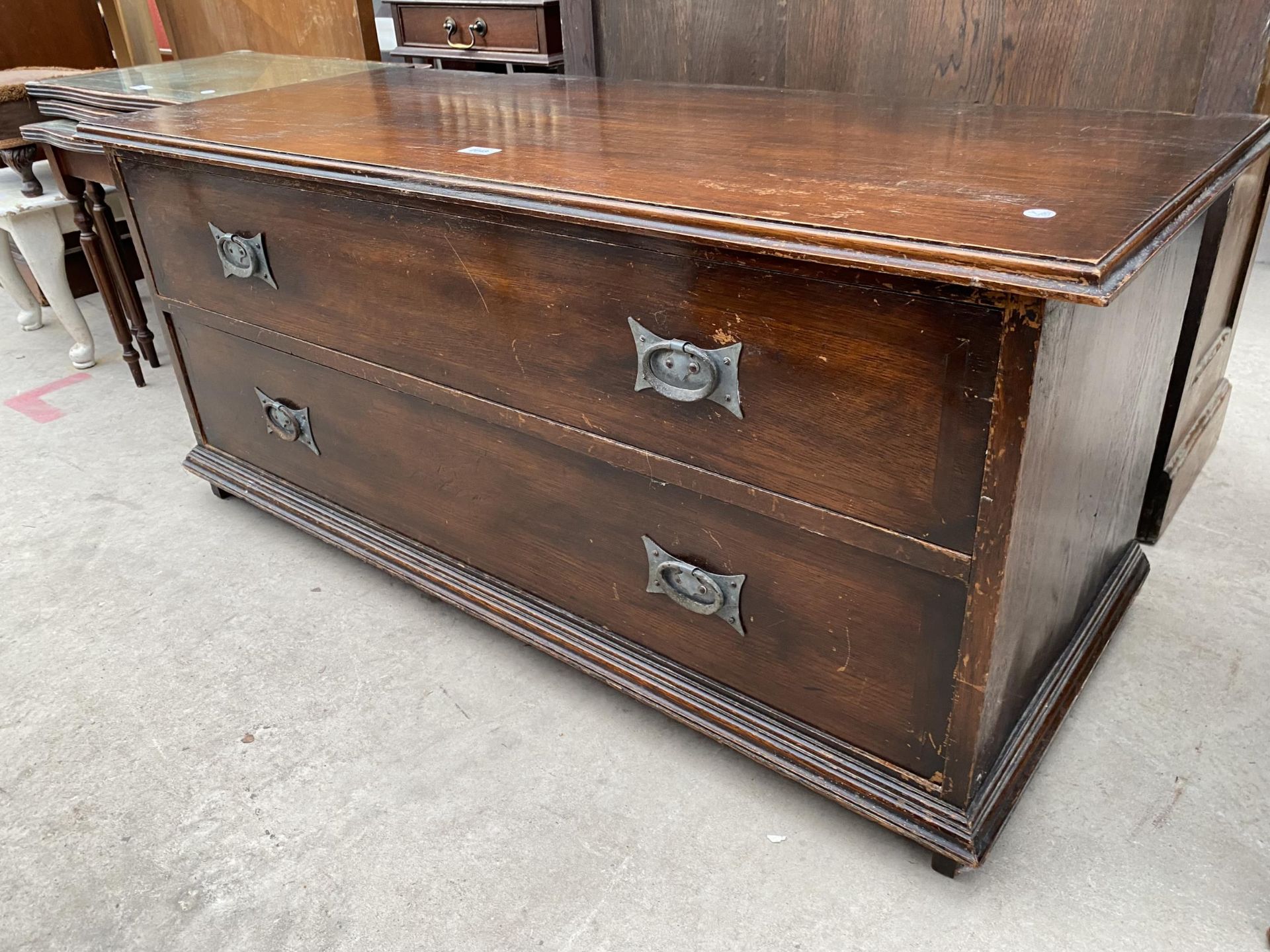 AN EARLY 20TH CENTURY OAK DRESSING TABLE BASE - Image 2 of 4