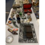 A QUANTITY OF ITEMS TO INCLUDE TRINKET BOXES, JEWELLERY BOXES, A SMALL AMOUNT OF COSTUME