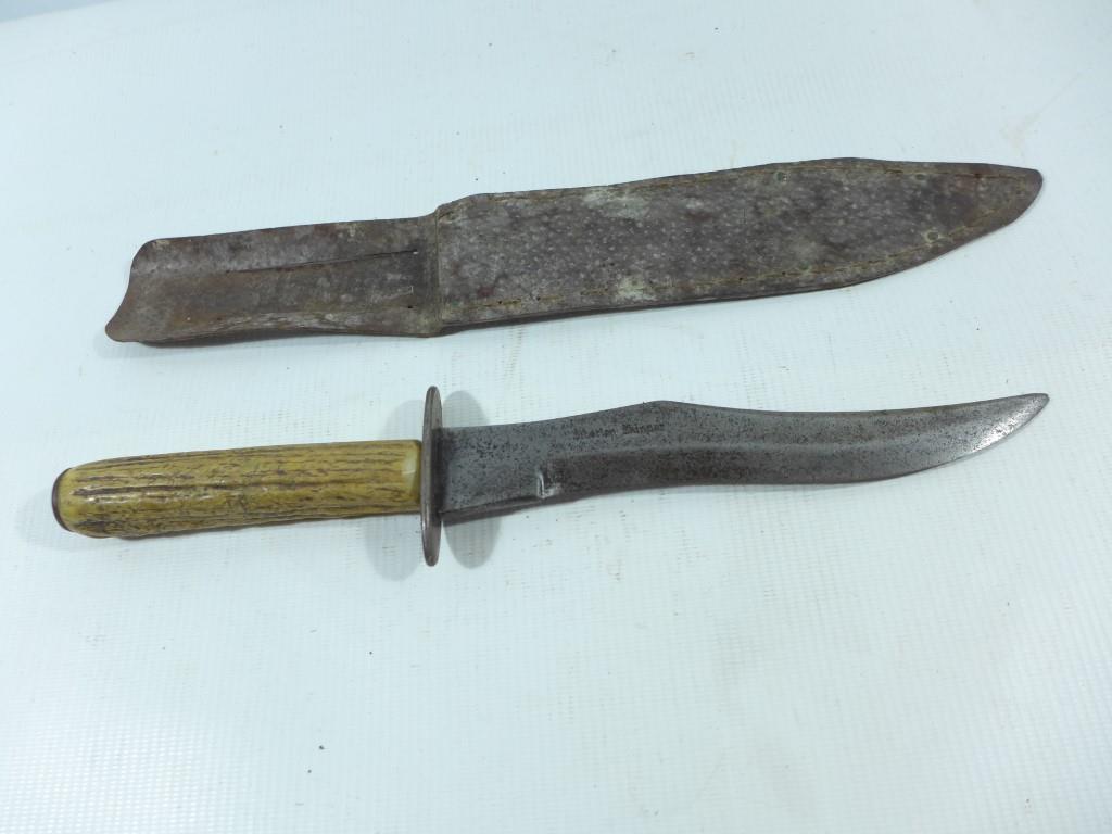 A SIBERIAN SKINNER KNIFE AND SCABBARD, 19CM BLADE