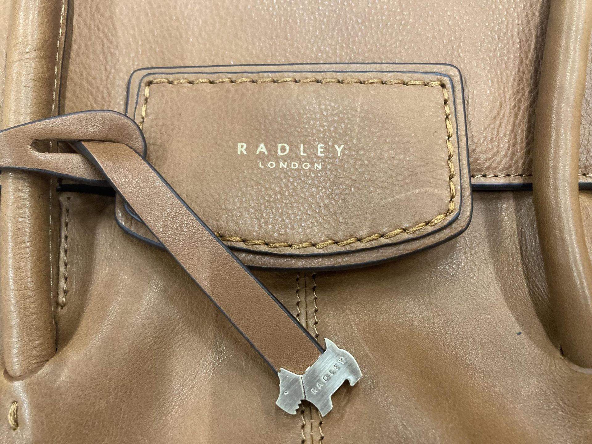 A VINTAGE TAN COLOURED RADLEY BAG WITH COVER - Image 2 of 4