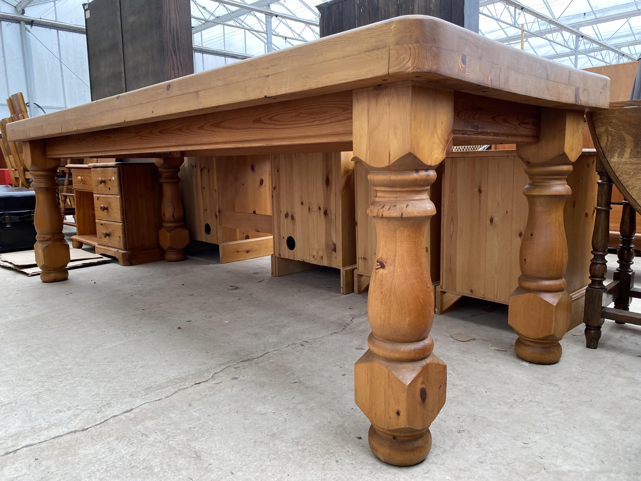 A MODERN PINE KITCHEN TABLE ON TURNED LEGS, 96X36" - Image 4 of 4