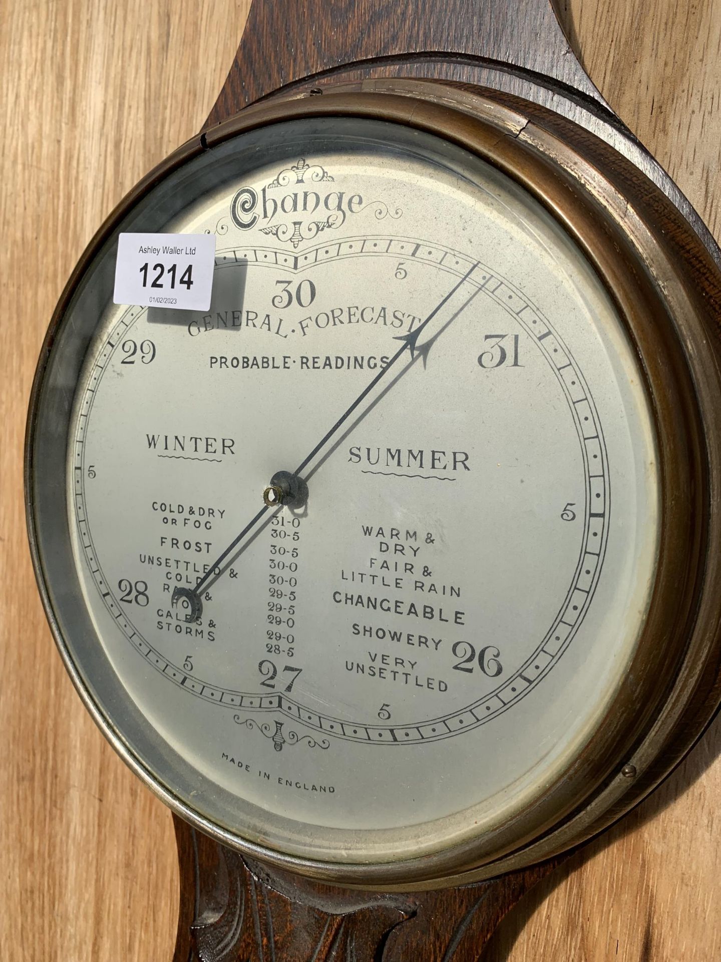 A VINTAGE OAK CASED BEROMETER - Image 3 of 3