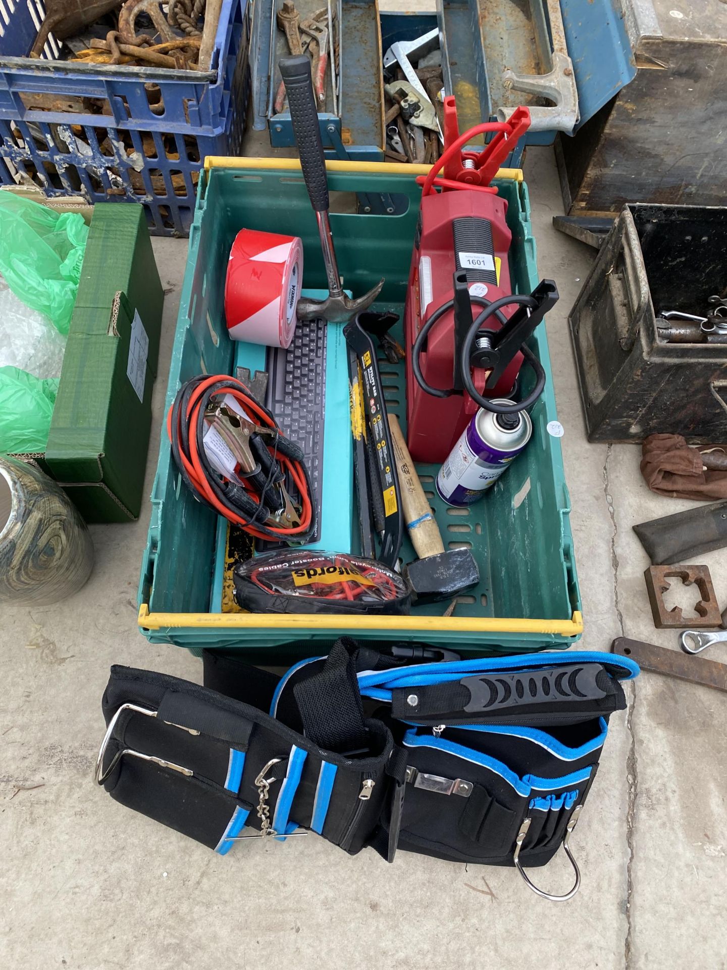 AN ASSORTMENT OF TOOLS TO INCLUDE JUMP LEADS AND HAMMERS ETC