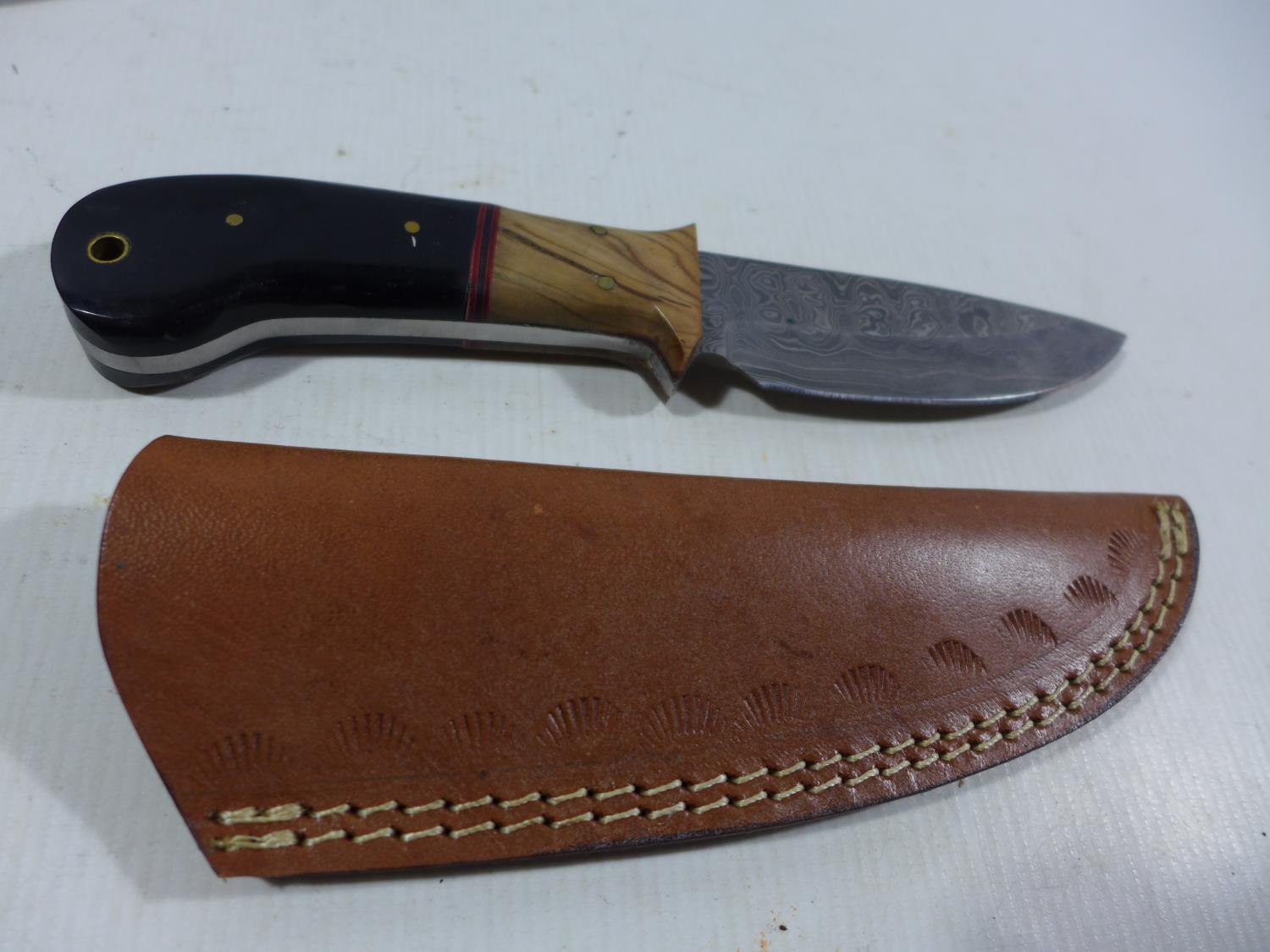 A BOXED TITAN CRAFTS KNIFE AND SCABBARD, 11CM DAMASCUS BLADE - Image 3 of 5