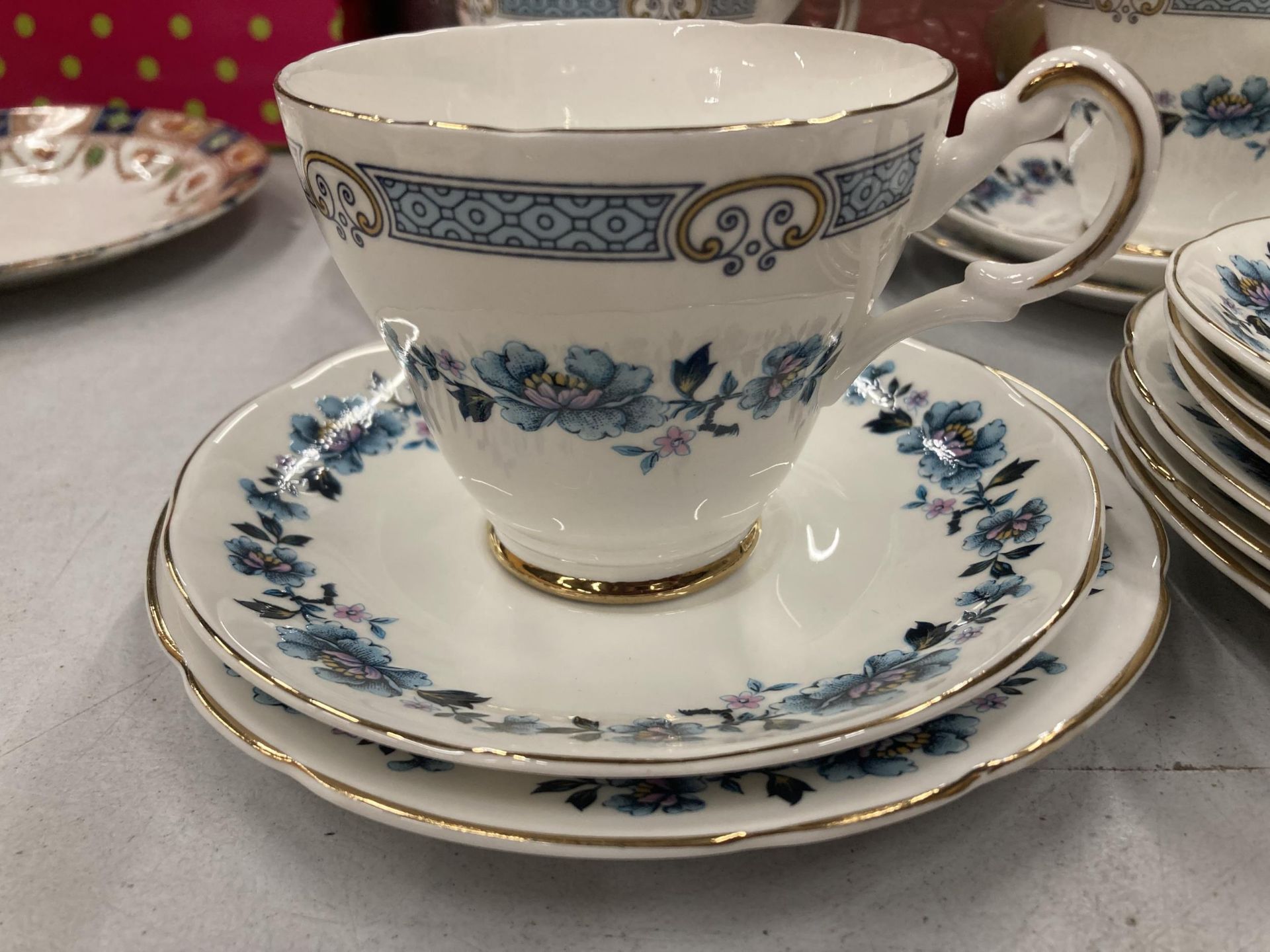 A QUANTITY OF CHINA CUPS AND SAUCERS PLUS A SUGAR BOWL - Image 3 of 5