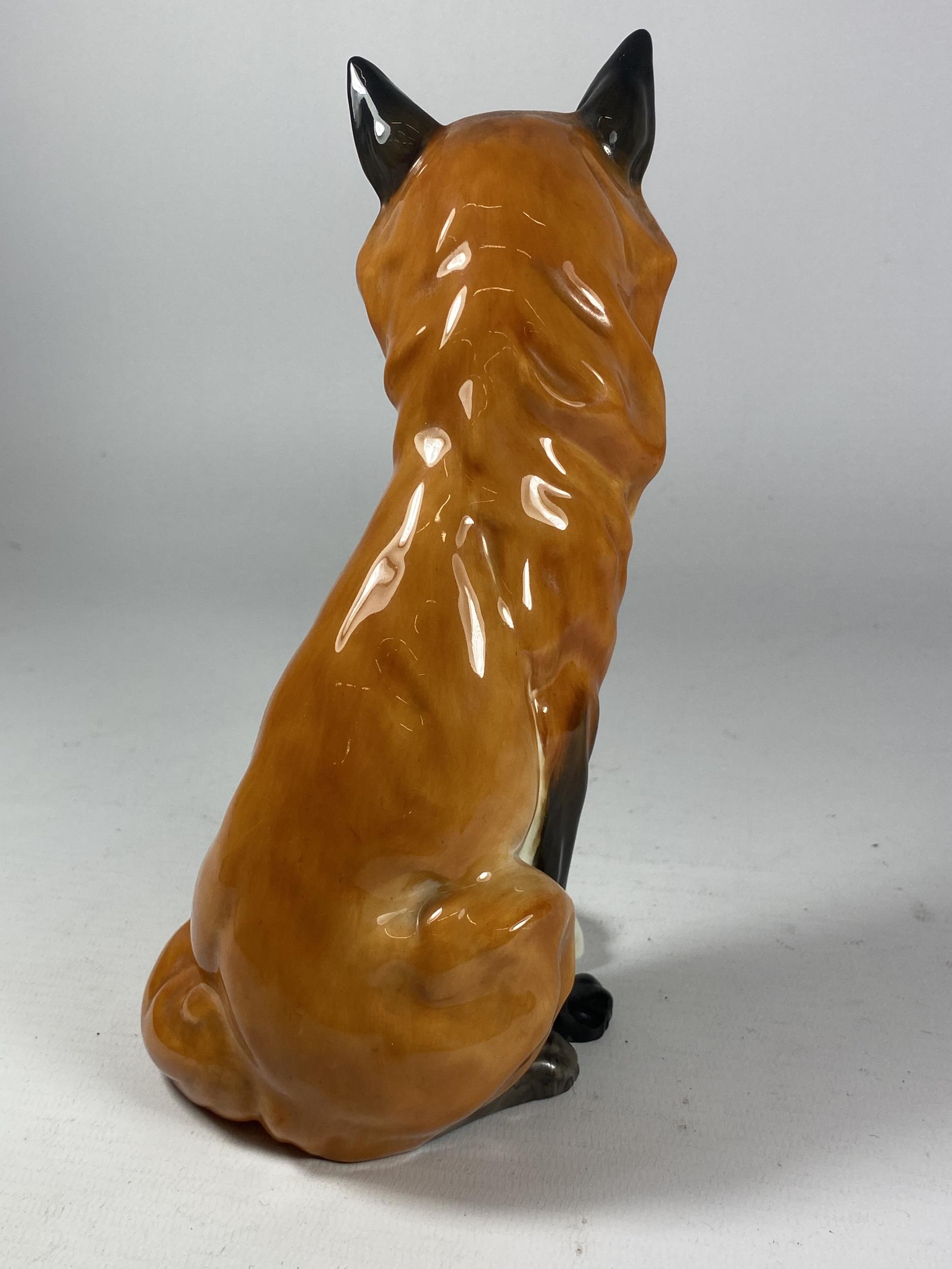 A ROYAL WORCESTER MODEL OF A SLY FOX, MODEL NO. 2993, HEIGHT 19CM - Bild 3 aus 4