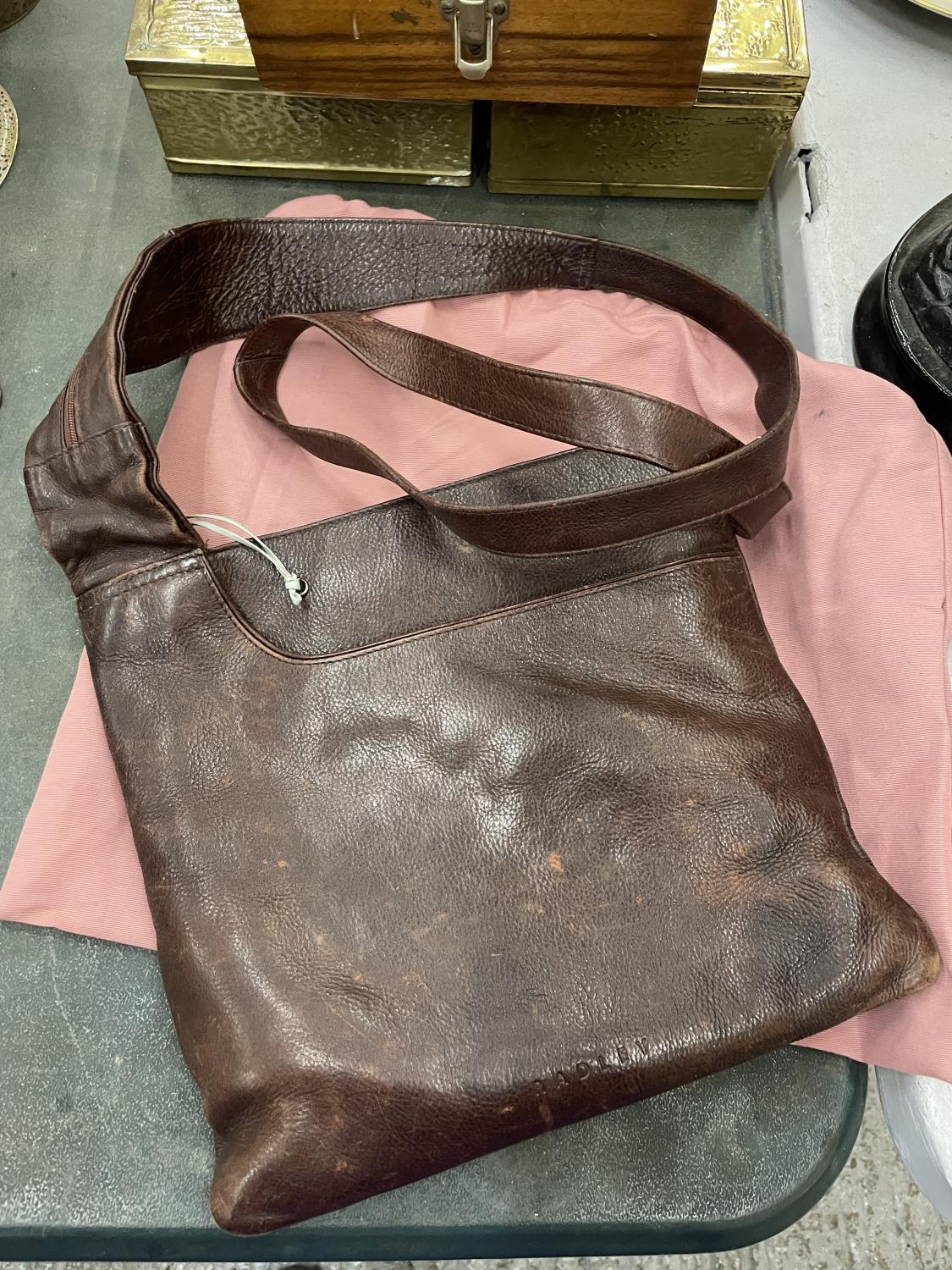 A VINTAGE RADLEY HANDBAG WITH DUST BAG (DOG TAG MISSING)