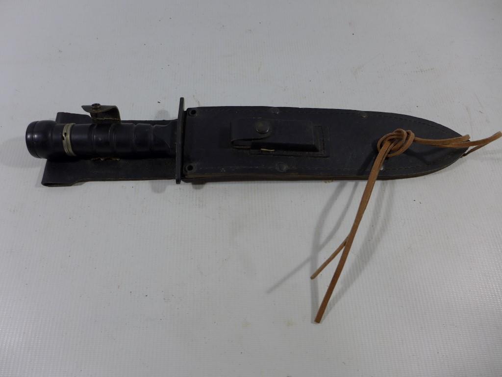 A SURVIVAL KNIFE AND SCABBARD, 25CM BOWIE BLADE - Image 4 of 4