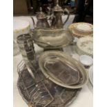 A QUANTITY OF SILVER PLATED ITEMS TO INCLUDE A TEA AND COFFEE POT, TOAST RACK, A FOOTED TRAY, A