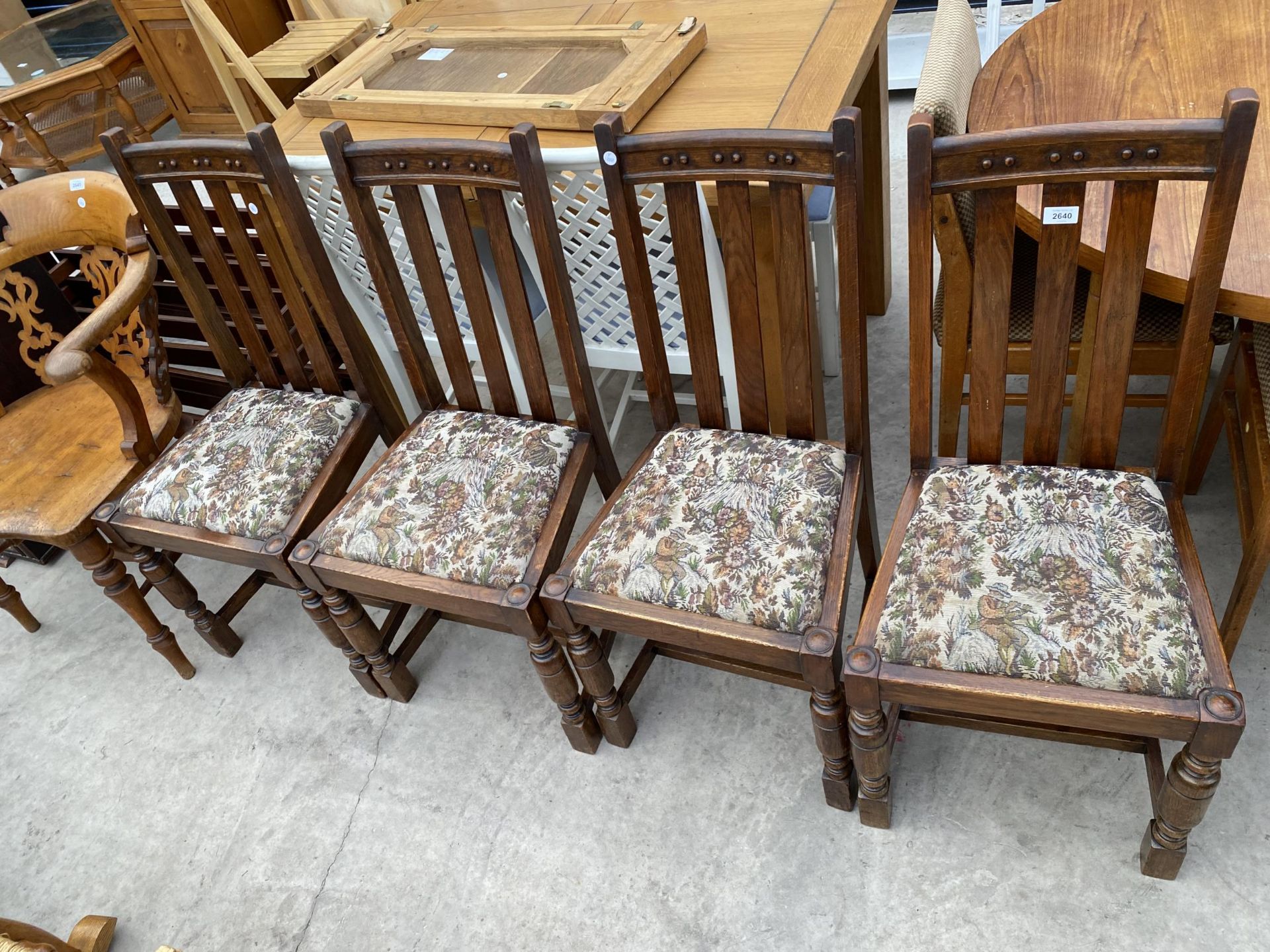 A SET OF FOUR EARLY 20TH CENTURY OAK DINING CHAIRS