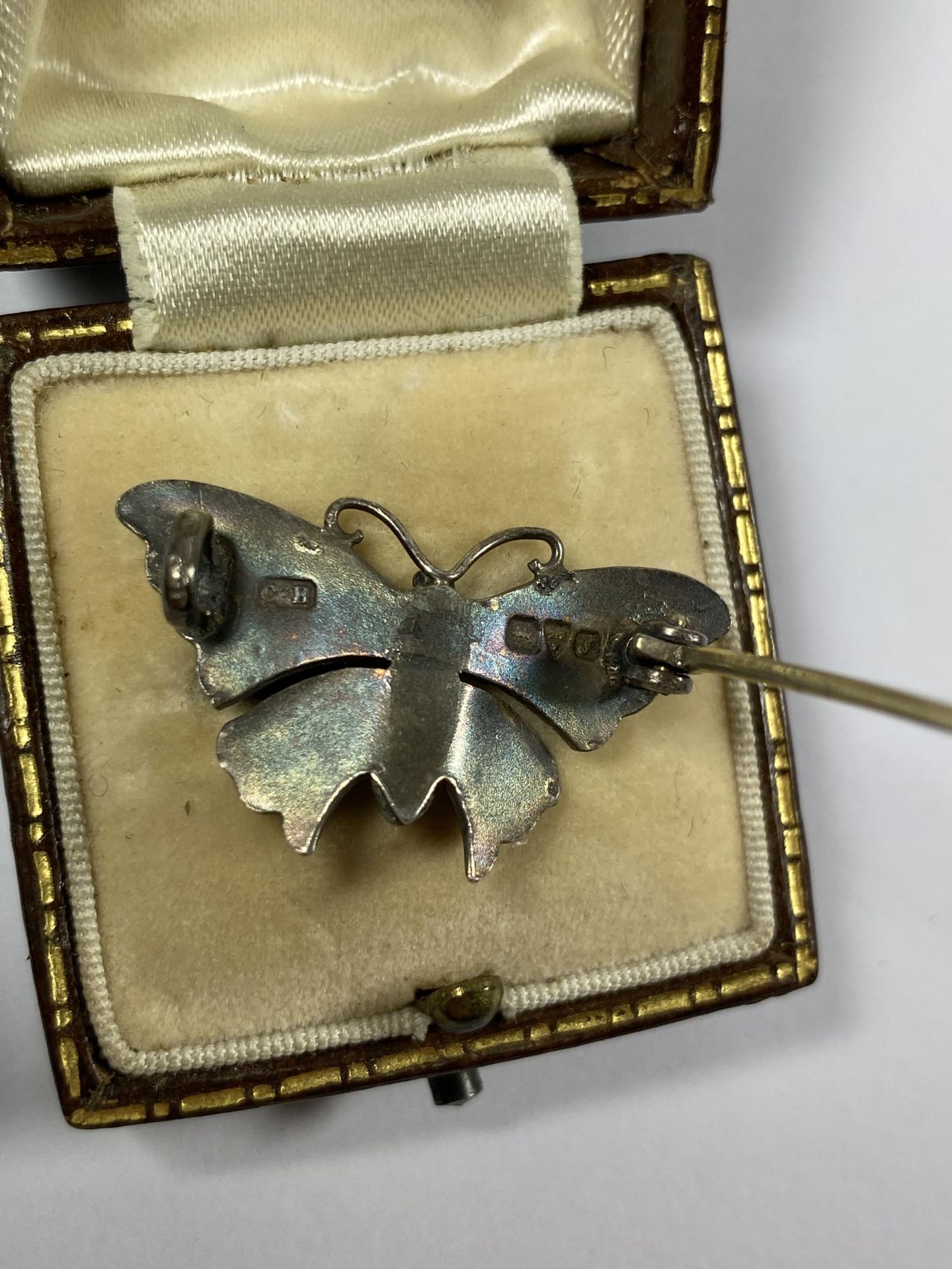 A VINTAGE CHESTER HALLMARKED SILVER AND ENAMEL BUTTERFLY BROOCH, BOXED - Image 3 of 3