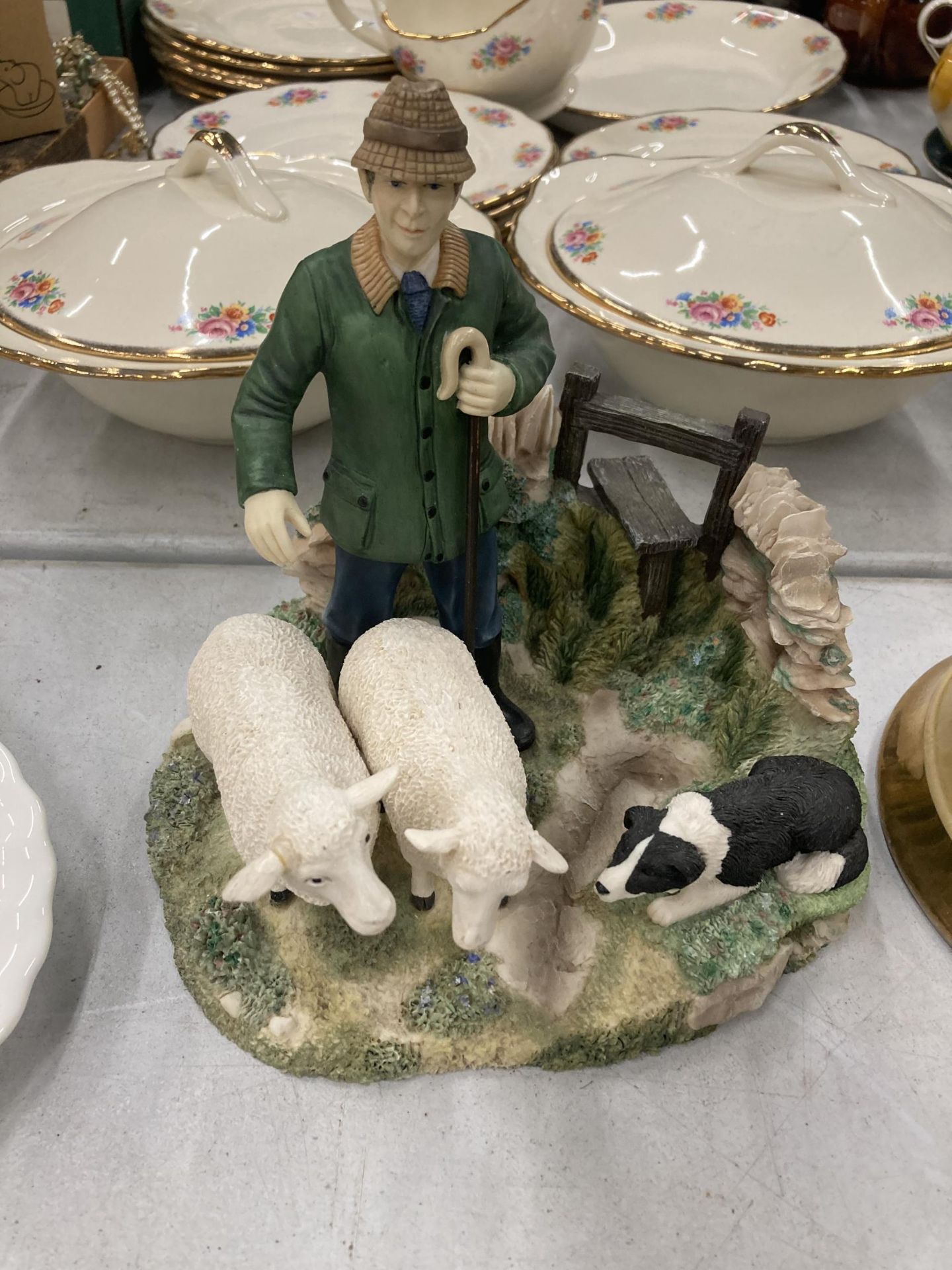 A QUANTITY OF CERAMIC ITEMS TO INCLUDE A MELBAWARE HORSE, LEONARDO 'THE SHEPHERD, A FOX, POOLE - Image 2 of 5