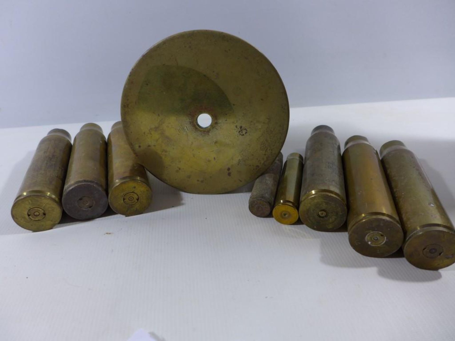 A COLLECTION OF NINE ASSORTED SHELL CASES, HEIGHTS RANGE FROM 7 TO 17CM - Image 4 of 5