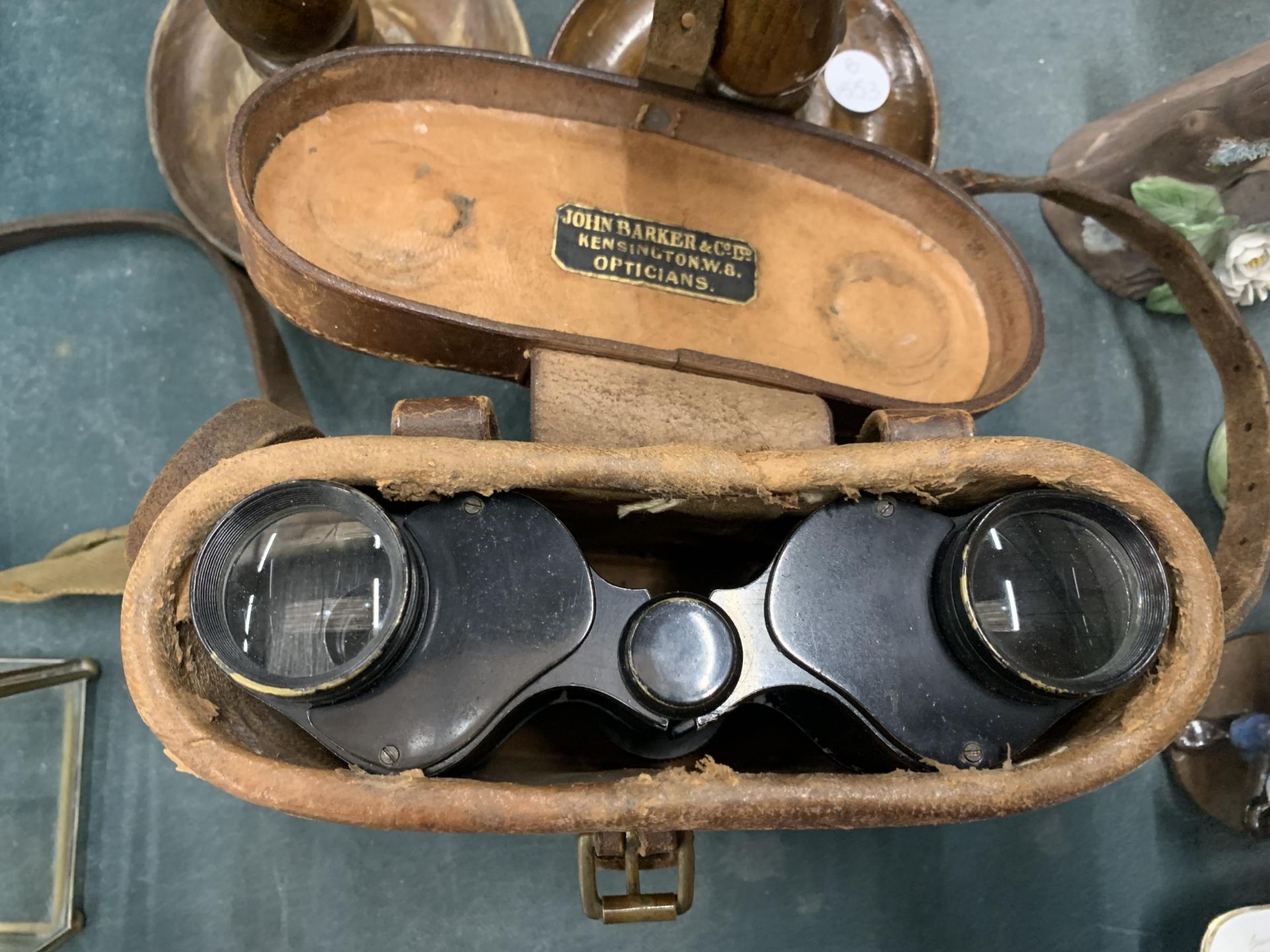 A PAIR OF WORLD WAR 1 PRISMATIC BINOCULARS IN LEATHER CASE BY J & J & CO MARKED 1916, ANOTHER - Image 3 of 4