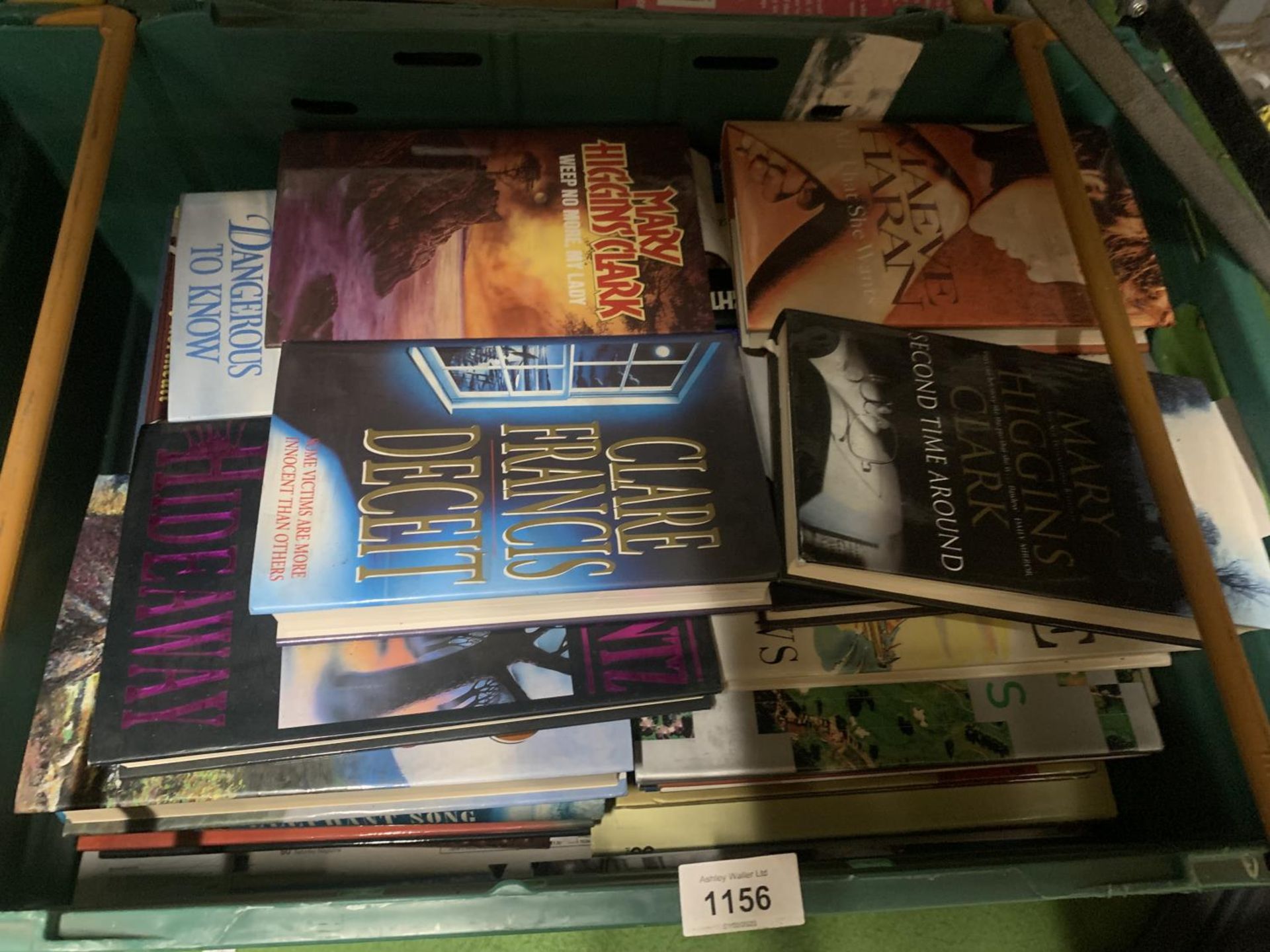 A VERY LARGE QUANTITY OF PAPERBACK AND HARDBACK BOOKS TO INCLUDE FICTION AND NON FICTION - 4 BOXES - Bild 2 aus 5