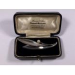 A VINTAGE ABSTRACT HALLMARKED SILVER LEAF DESIGN BROOCH, BOXED
