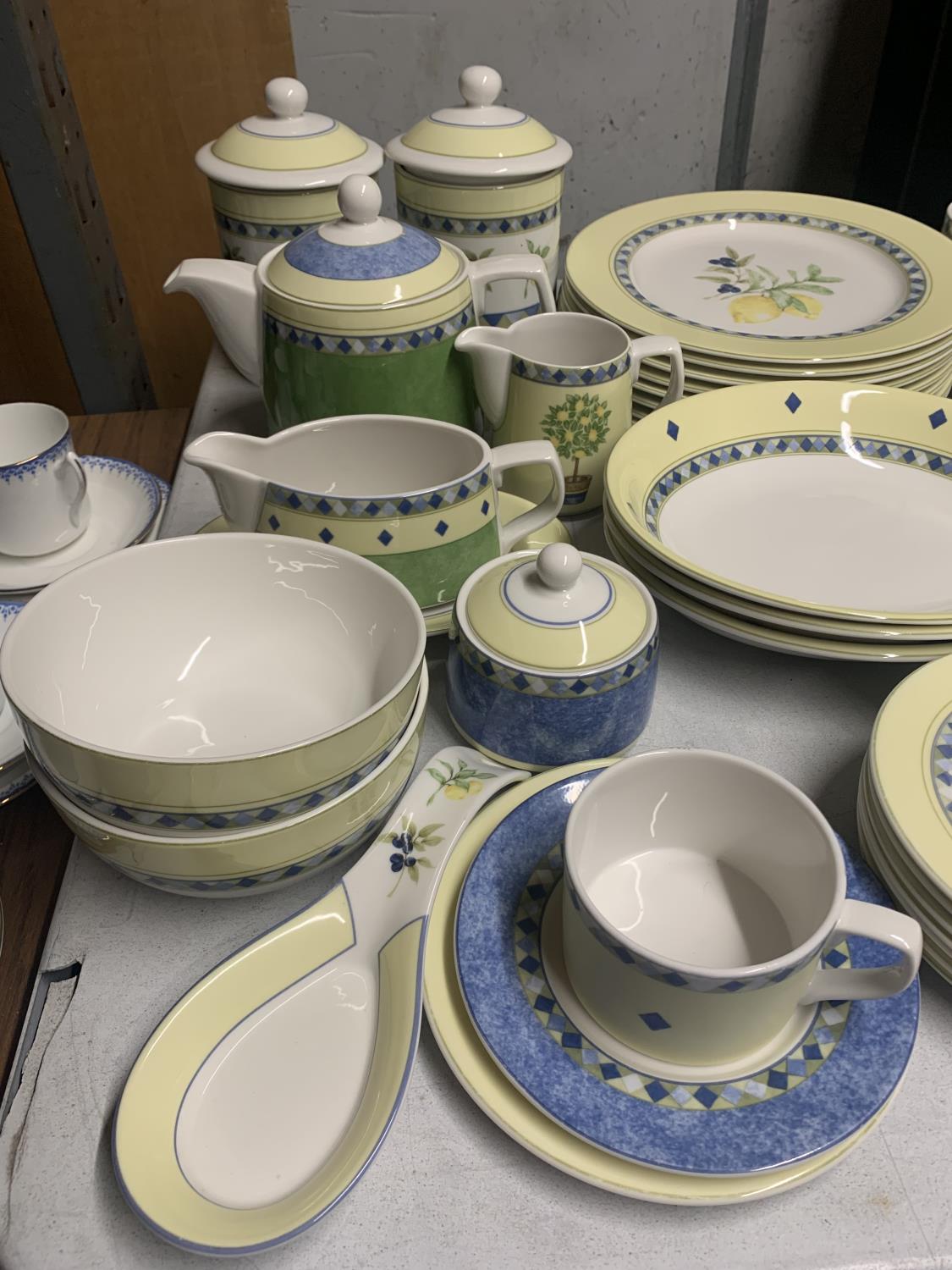 A LARGE QUANTITY OF ROYAL DOULTON DINNERWARE TO INCLUDE PLATES, BOWLS, STORAGE JARS, A TEAPOT, - Image 3 of 4