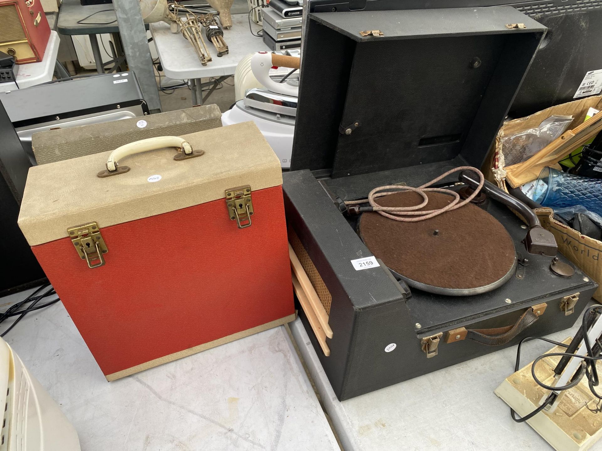 A VINTAGE RECORD PLAYER AND AN ASSORTMENT OF LP RECORDS