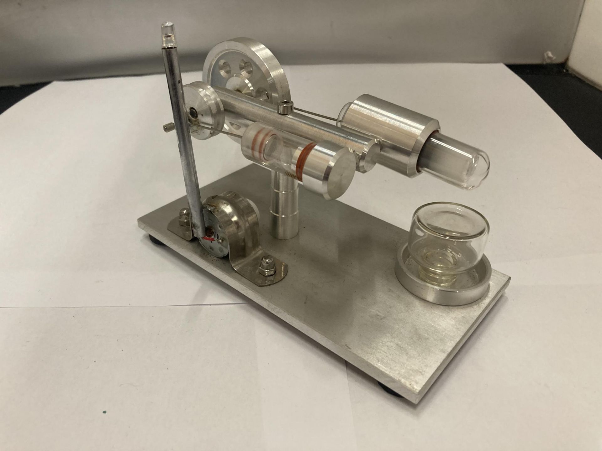 A SCIENTIFIC INSTRUMENT - Image 2 of 3