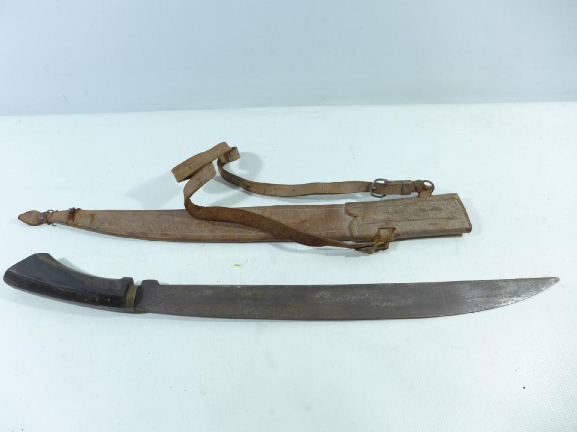 A MID 20TH CENTURY MACHETTE AND SCABBARD, 47CM BLADE - Image 3 of 5