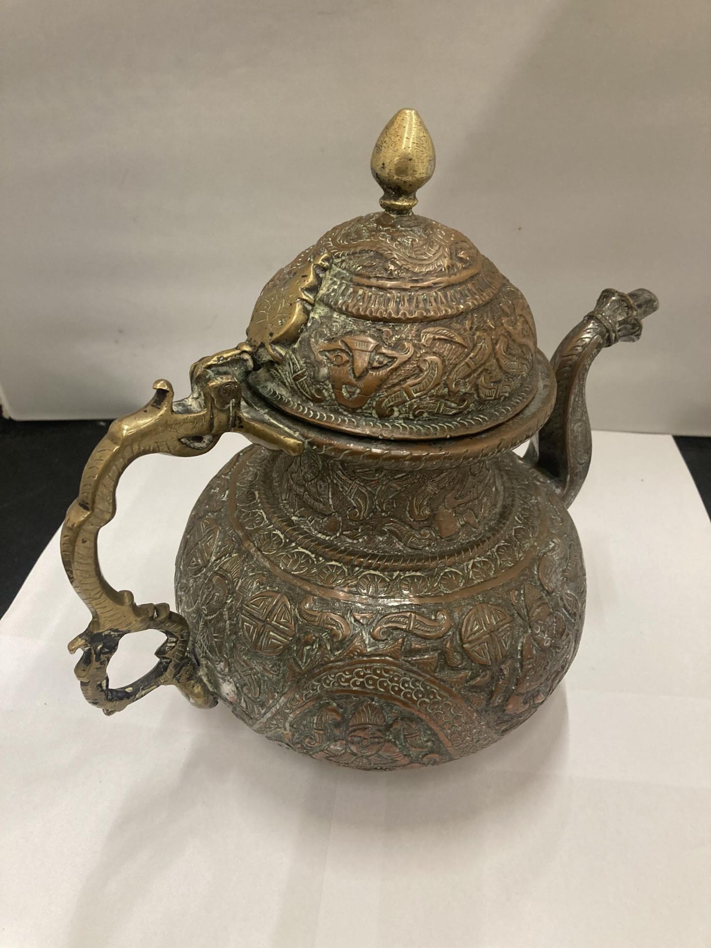 AN ASIAN STYLE COPPER TEAPOT WITH EMBOSSED DESIGN - Image 2 of 3