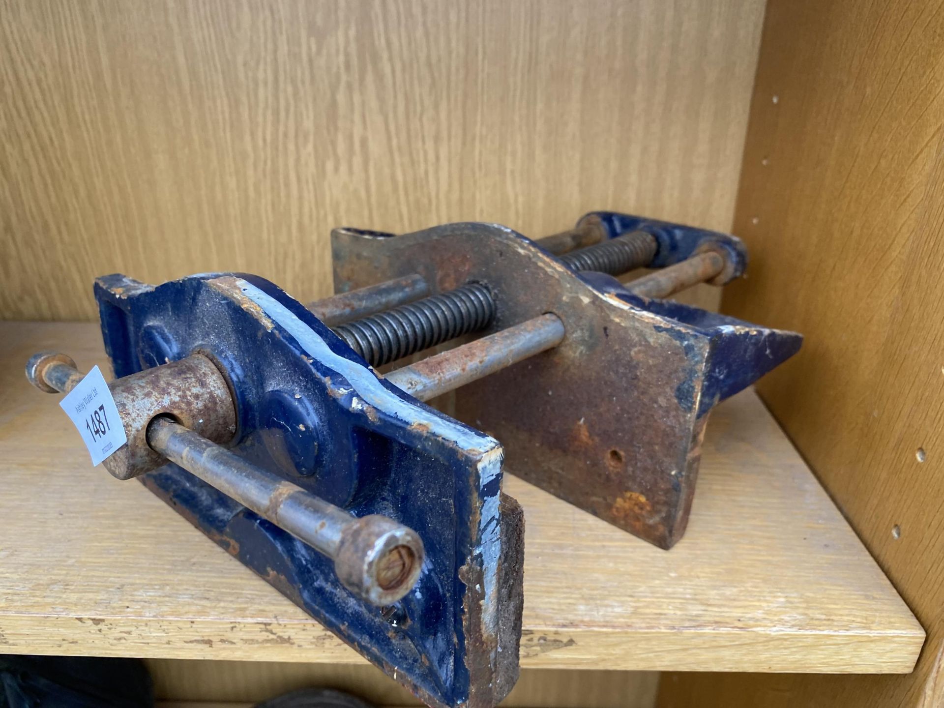 A STEEL ROLSON NO.8 WOOD VICE
