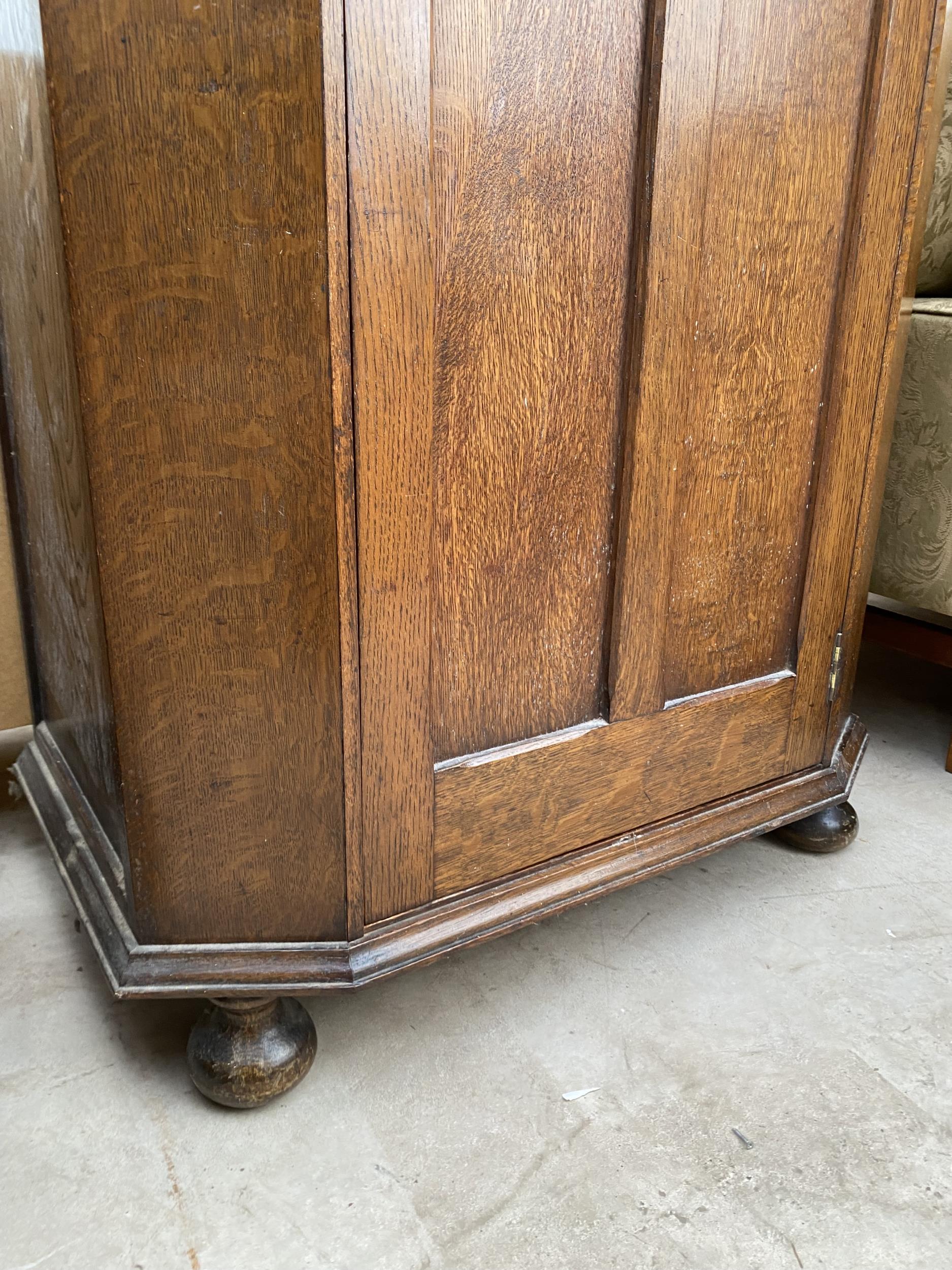 A MID 20TH CENTURY OAK HALL WARDROBE, 30" WIDE - Image 3 of 3