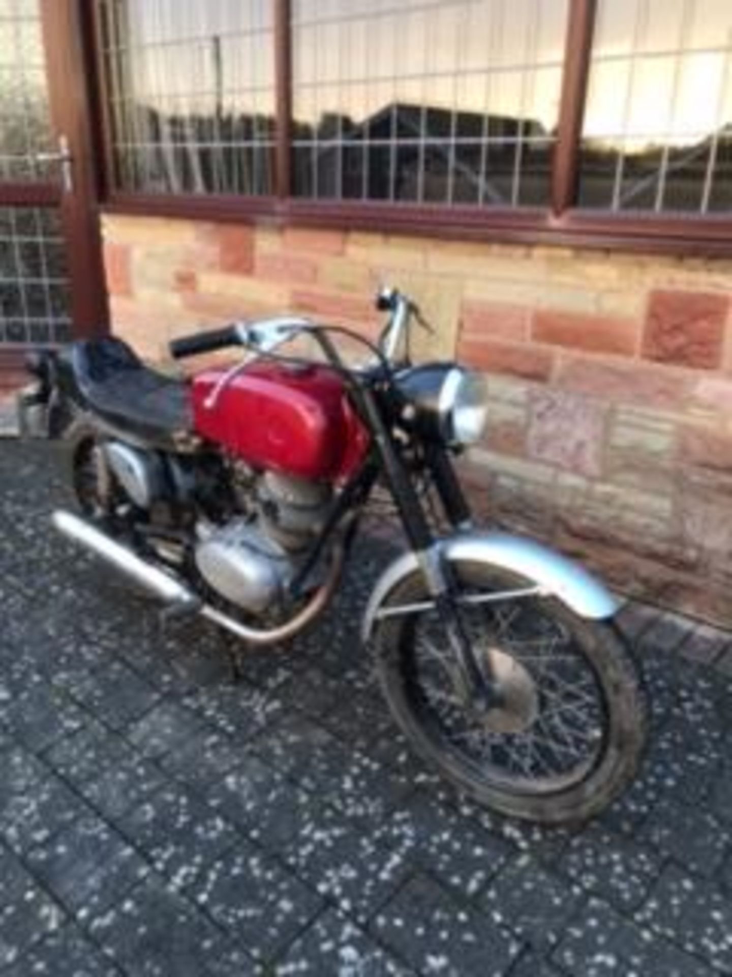 A 1966 GILERA 124, OHV 4 SPEED, PROJECT, STARTED AND RUN UP TO TEMPERATURE LAST WEEK. NO KNOCKS, - Image 5 of 7