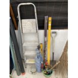 AN ASSORTMENT OF TOOLS TO INCLUDE A SPIRIT LEVEL, A STEP LADDER AND A SPADE ETC