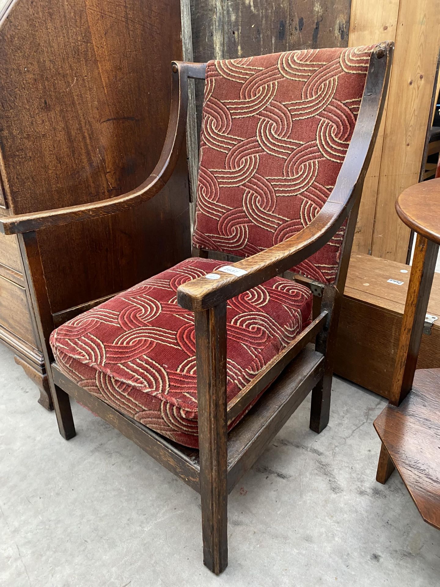 A MID 20TH CENTURY BEECH FIRESIDE CHAIR - Image 2 of 2