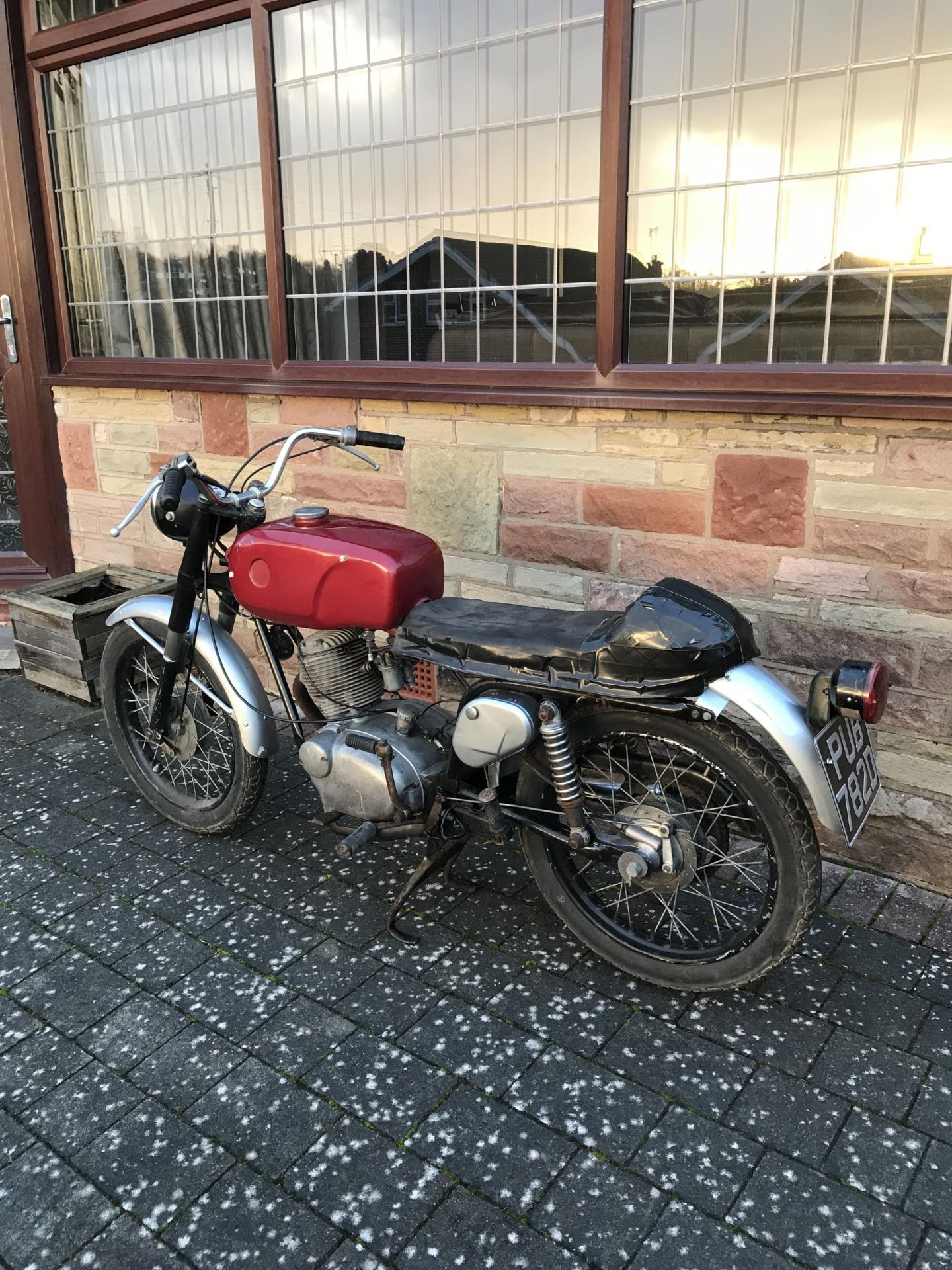 A 1966 GILERA 124, OHV 4 SPEED, PROJECT, STARTED AND RUN UP TO TEMPERATURE LAST WEEK. NO KNOCKS, - Image 4 of 7