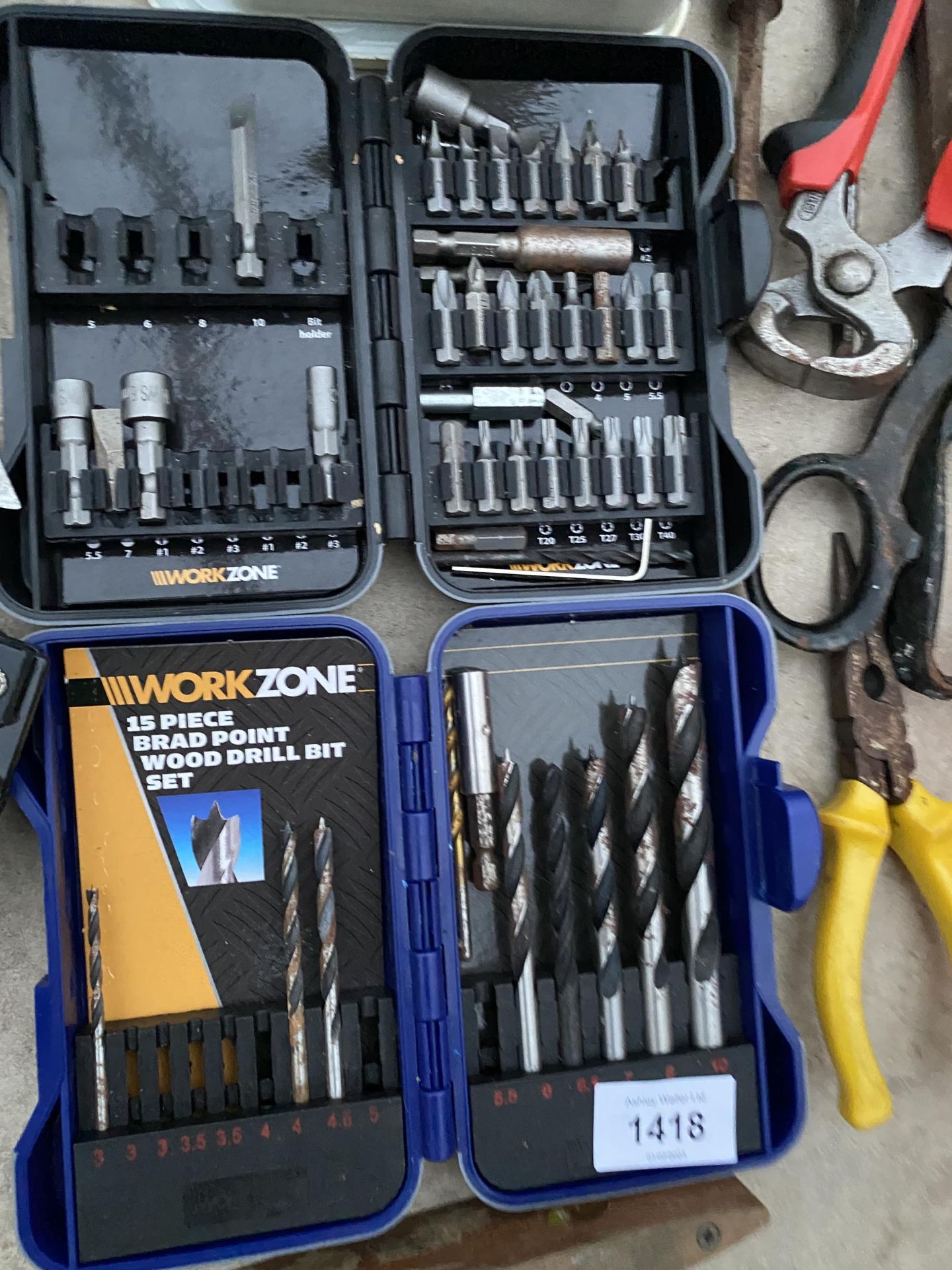 AN ASSORTMENT OF TOOLS TO INCLUDE CLAMPS, PLIERS, SPANNERS AND DRILL BITS ETC - Image 5 of 5