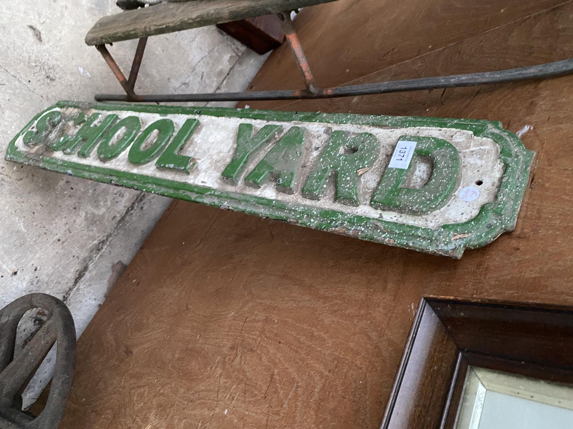 A VINTAGE PAINTED HEAVY CAST IRON 'SCHOOL YARD' SIGN - Image 2 of 3