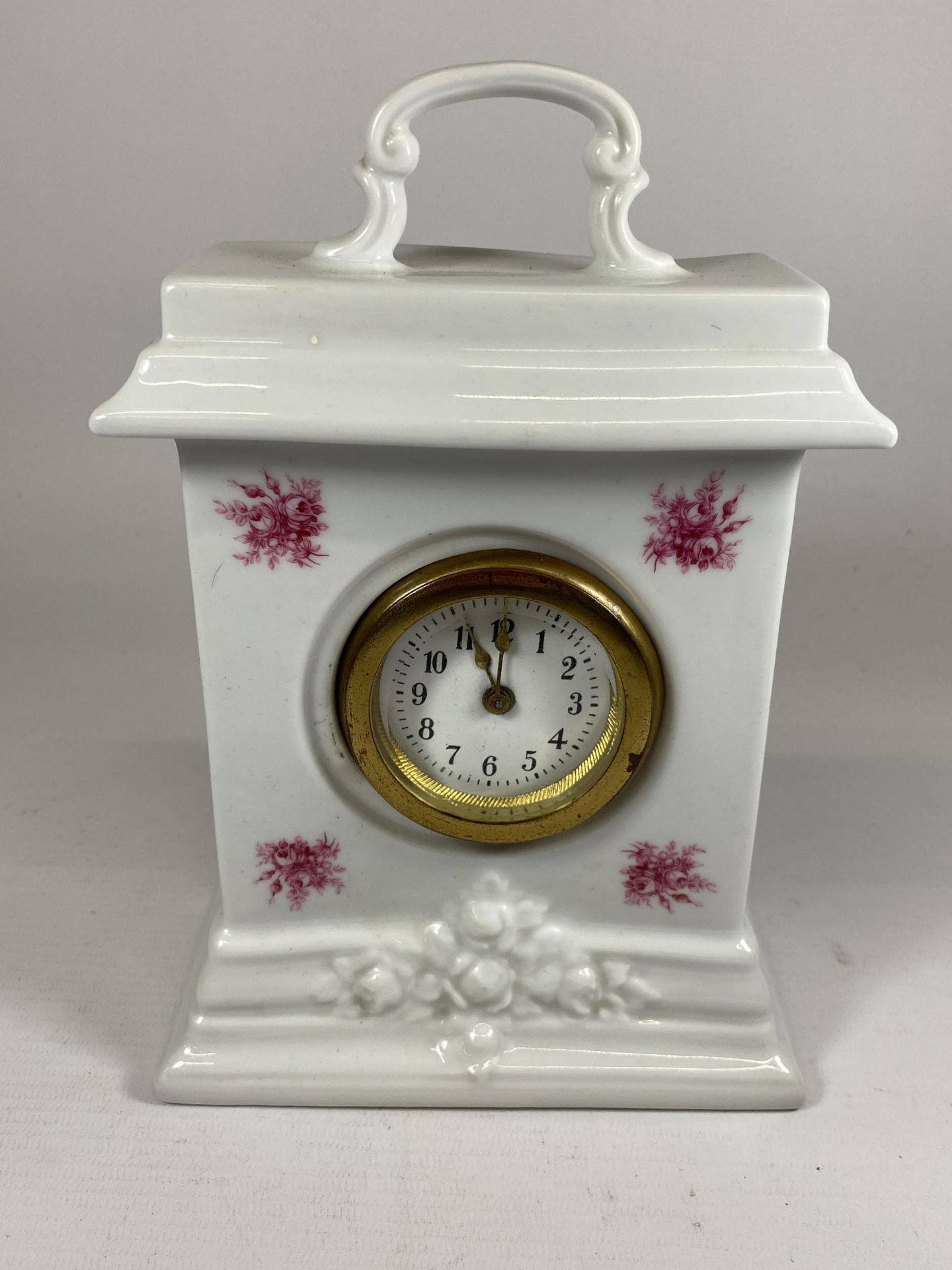 A CONTINENTAL CERAMIC MANTLE CLOCK