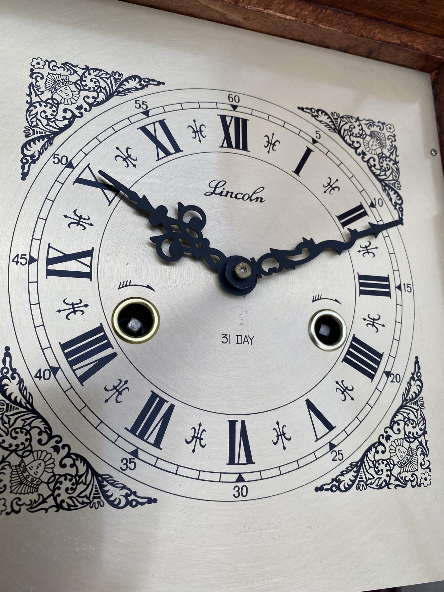 A LINCOLN 31 DAY MECHANICAL WALL CLOCK - Image 4 of 5